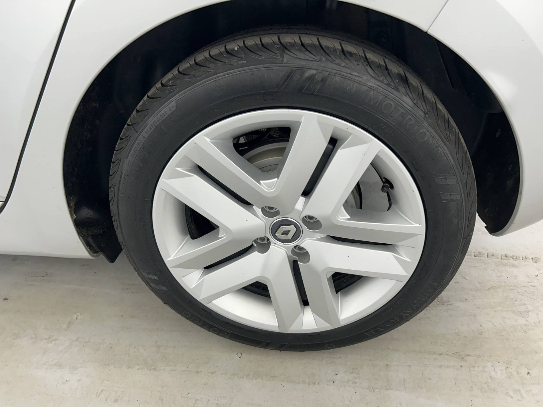 Vente en ligne Renault Clio 5 Clio E-Tech 140 - 21N au prix de 16 791 €