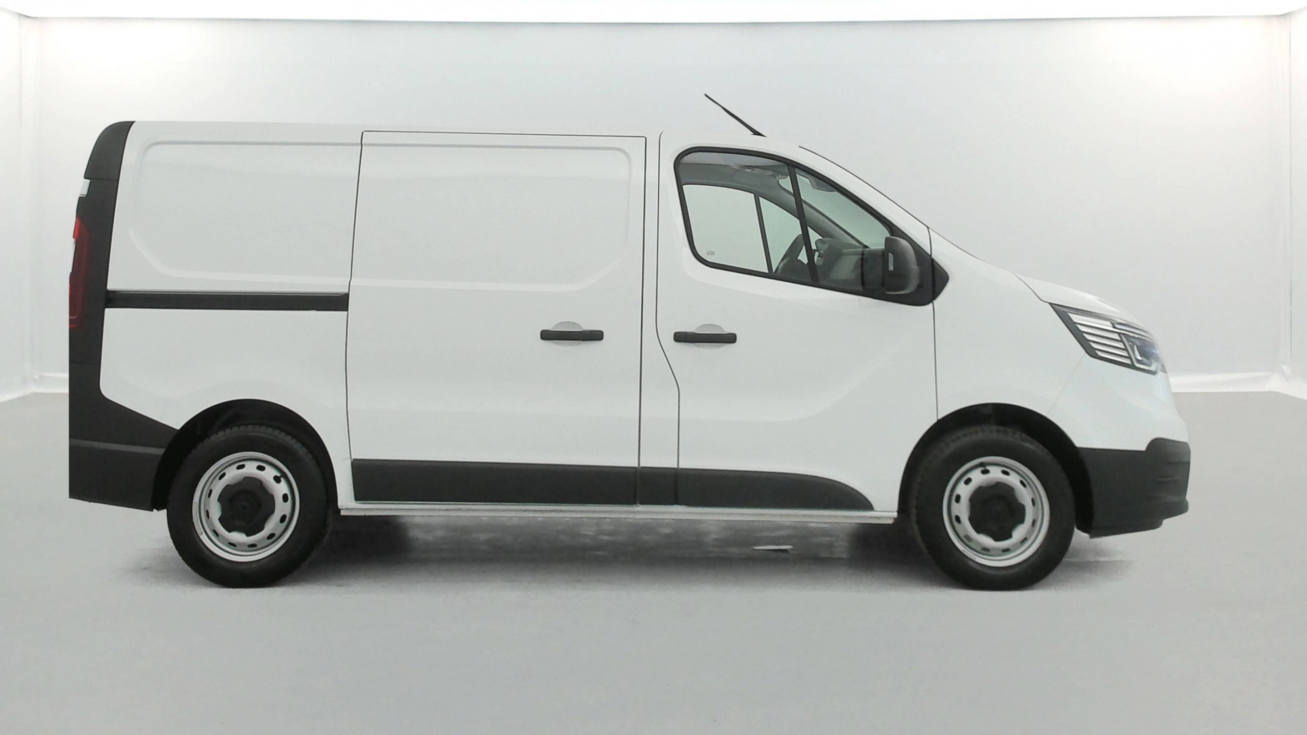 Vente en ligne Renault Trafic 3 Fourgon TRAFIC FGN L1H1 3000 KG BLUE DCI 130 au prix de 21 490 €