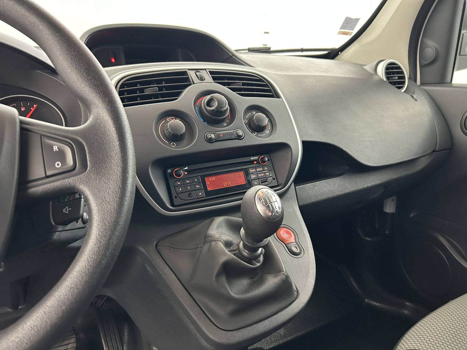 Vente en ligne Renault Kangoo Express  GRAND VOLUME BLUE DCI 115 au prix de 12 490 €