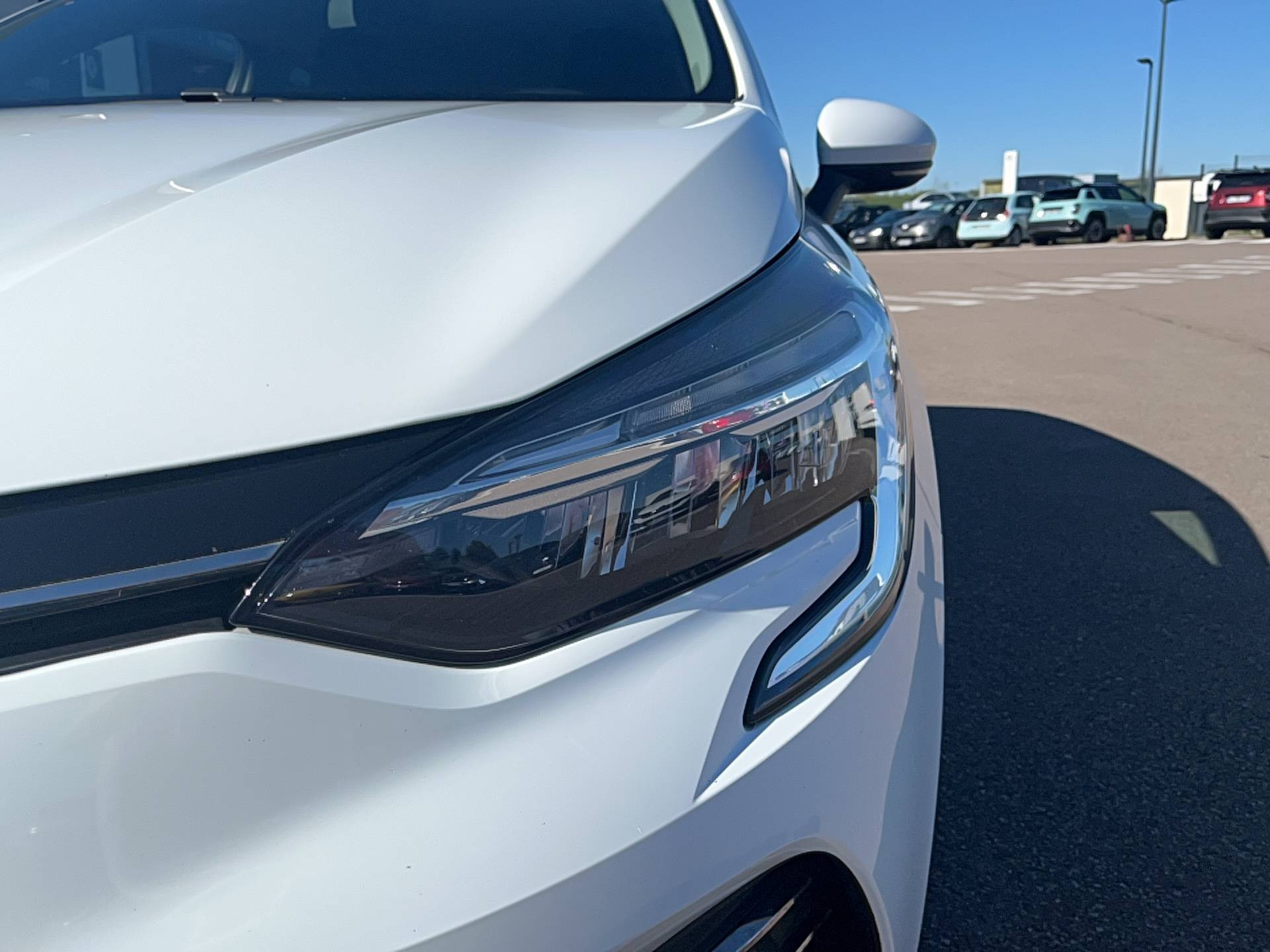 Vente en ligne Renault Clio 5 Clio E-Tech 140 - 21N au prix de 15 491 €