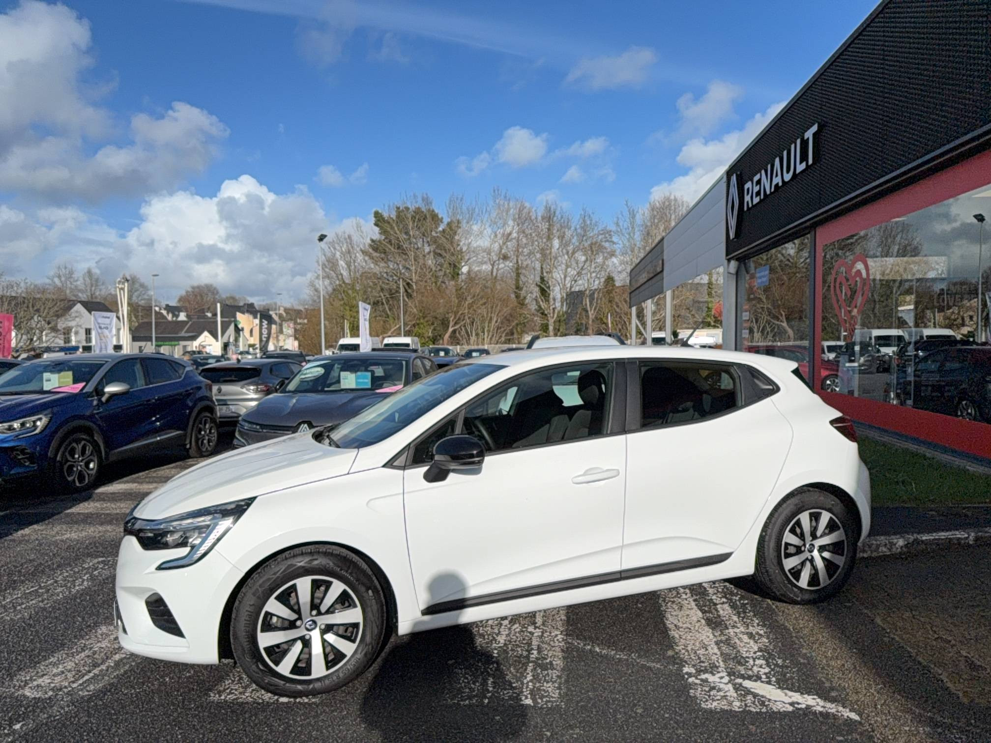 Vente en ligne Renault Clio 5 Clio E-Tech full hybrid 145 au prix de 18 690 €