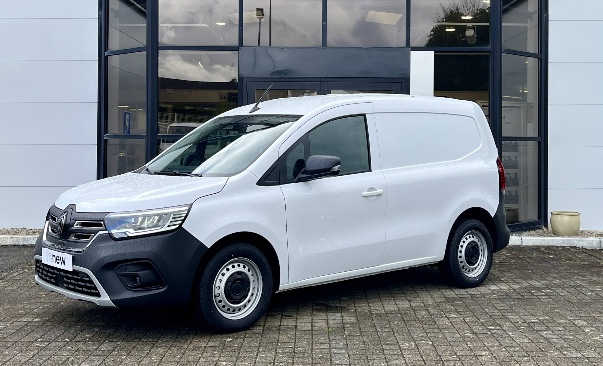 Renault Kangoo Van E-Tech  FG TOLE L1 AC22/DC80 GSR2 occasion de 2025 en vente à Loudéac