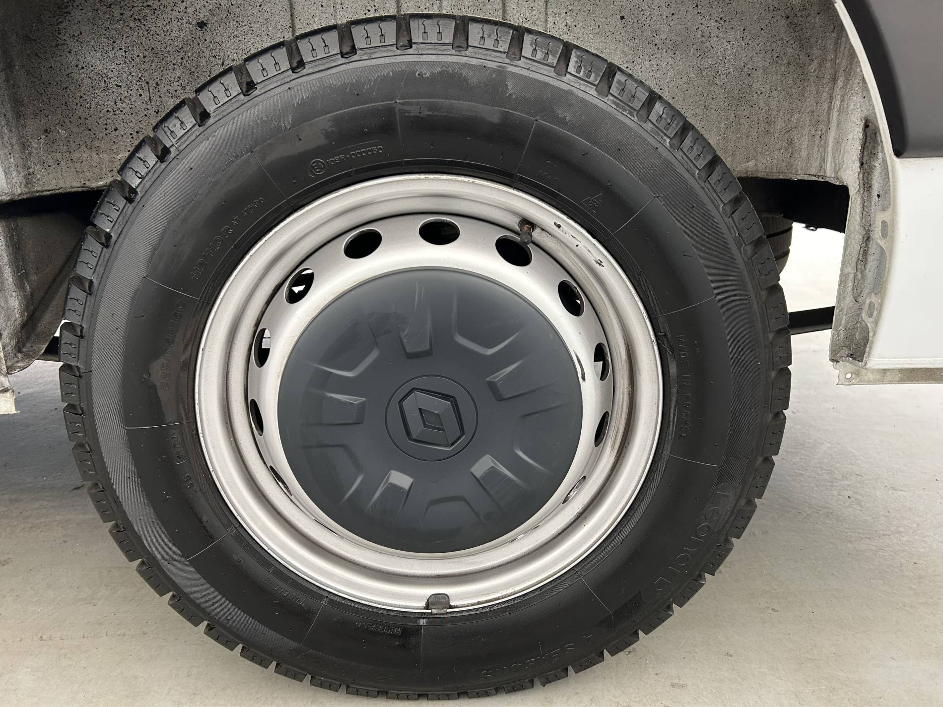 Vente en ligne Renault Master Fourgon MASTER FGN TRAC F3500 L3H3 BLUE DCI 135 au prix de 27 890 €