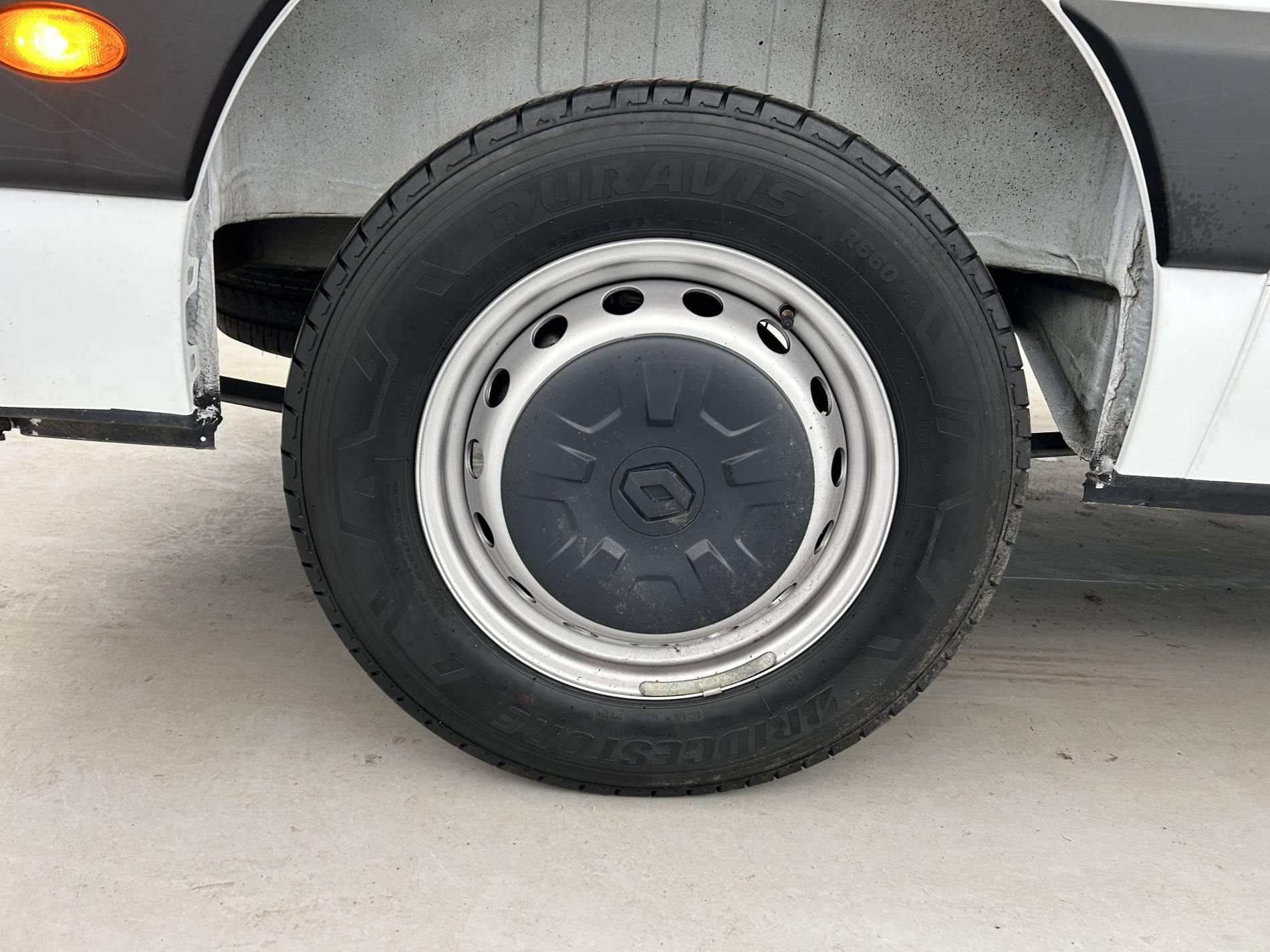 Vente en ligne Renault Master Fourgon MASTER FGN TRAC F3500 L3H3 BLUE DCI 135 au prix de 28 990 €