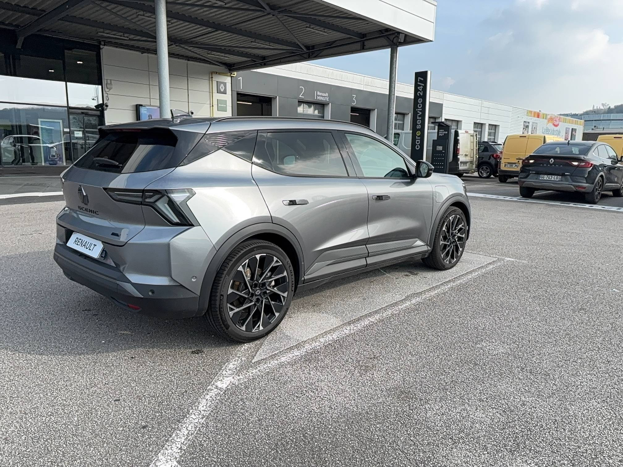 Vente en ligne Renault Scenic E-Tech  220 ch grande autonomie au prix de 45 900 €