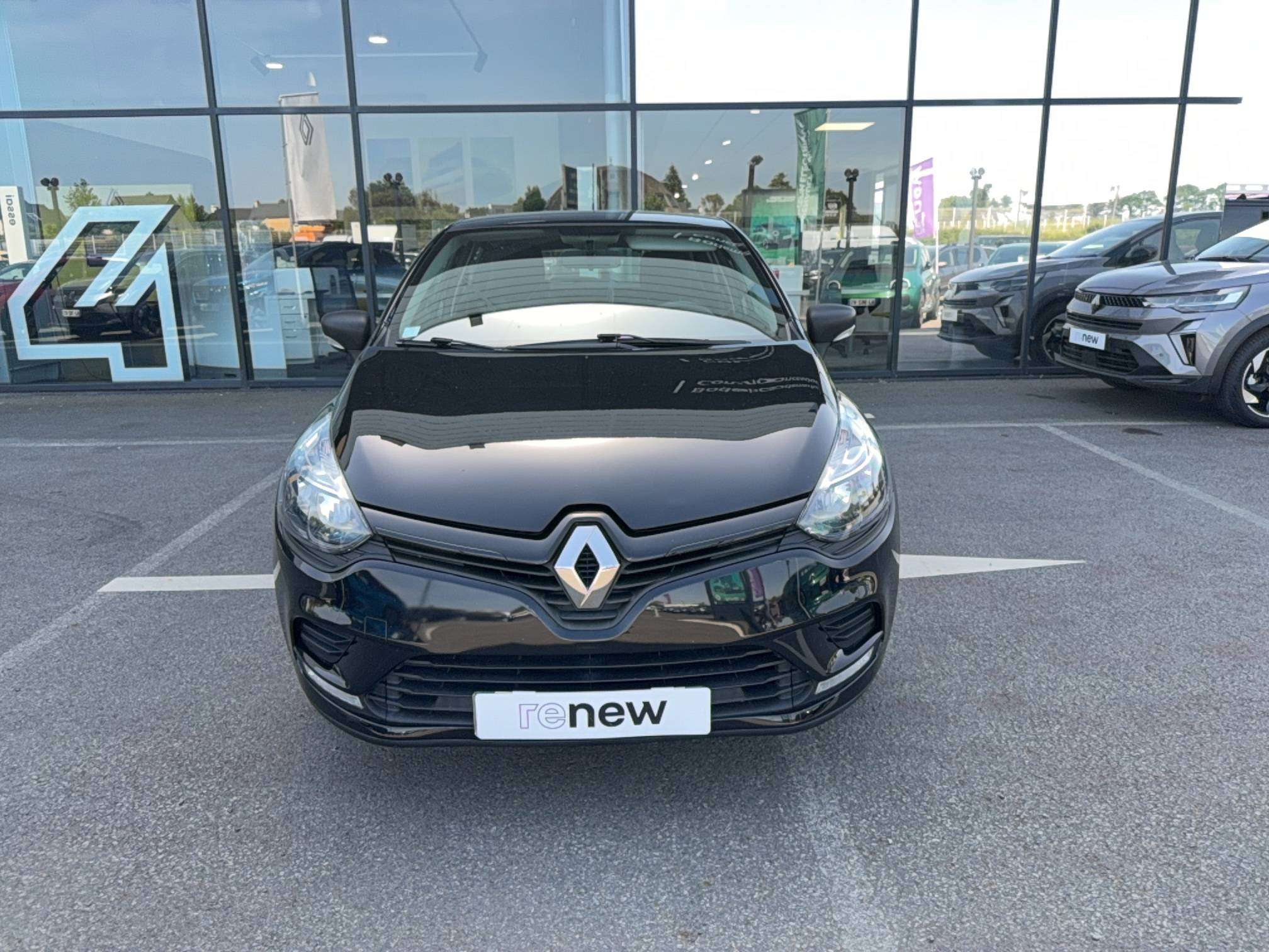 Vente en ligne Renault Clio 4 Clio 1.2 16V 75 au prix de 10 590 €