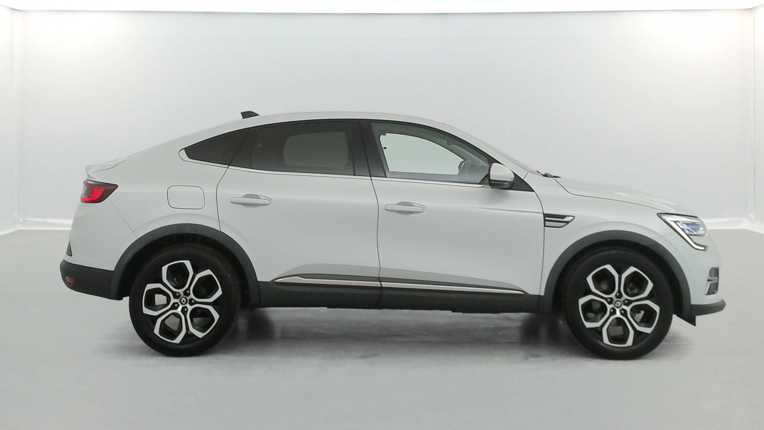 Vente en ligne Renault Arkana  E-Tech 145 - 21B au prix de 20 990 €