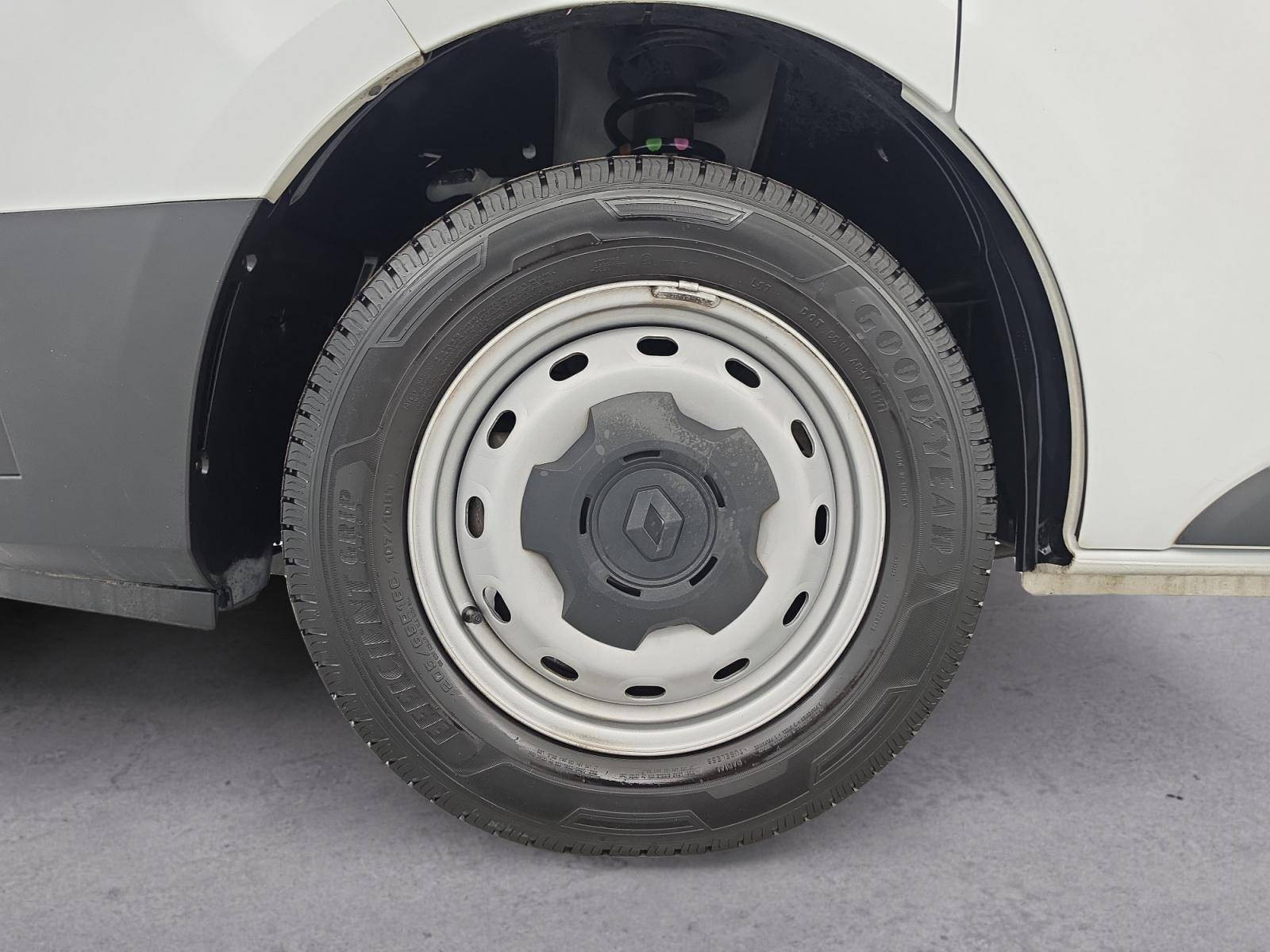 Vente en ligne Renault Trafic 3 Fourgon TRAFIC FG BLUE DCI 130 L1H1 3T GSR2 au prix de 23 900 €