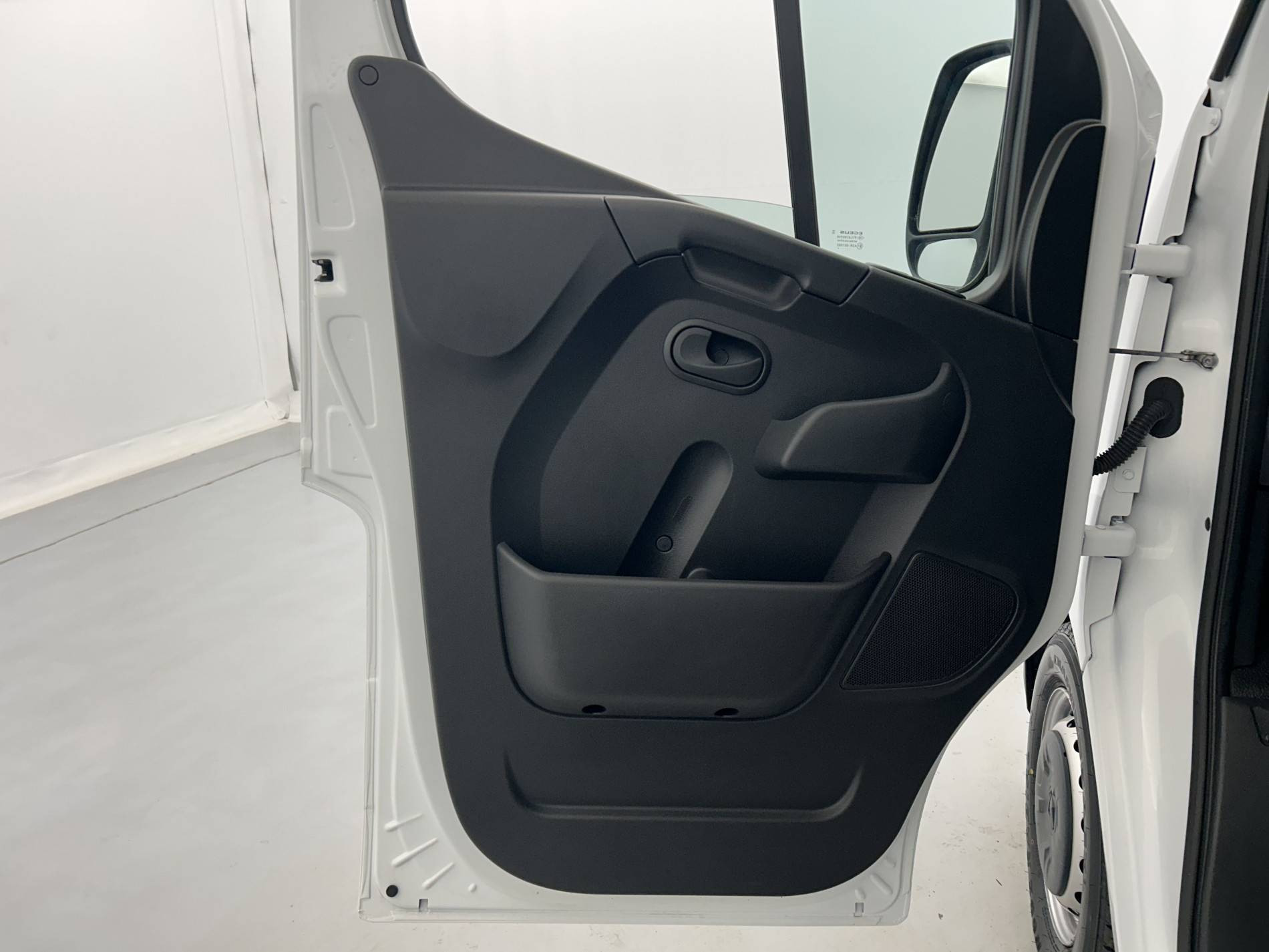 Vente en ligne Renault Master Fourgon MASTER FGN TRAC F3500 L2H2 BLUE DCI 135 au prix de 23 490 €