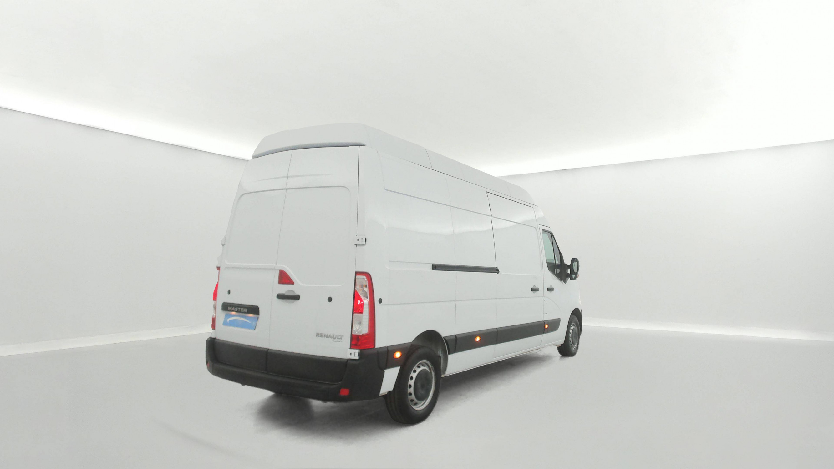 Vente en ligne Renault Master Fourgon MASTER FGN TRAC F3500 L3H3 BLUE DCI 135 au prix de 25 990 €