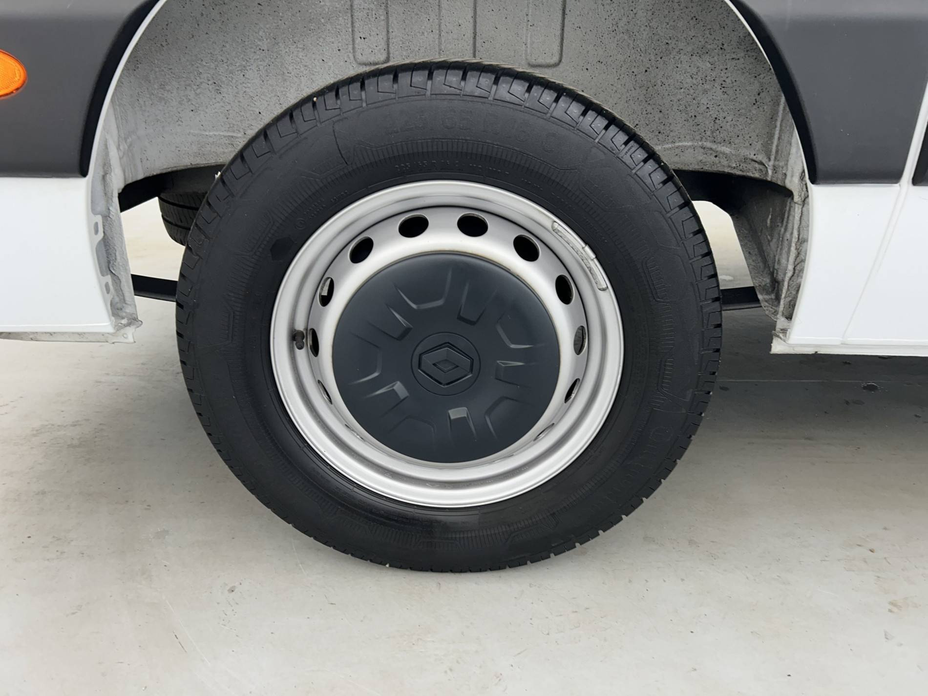 Vente en ligne Renault Master Fourgon MASTER FGN TRAC F3500 L3H3 BLUE DCI 135 au prix de 27 490 €