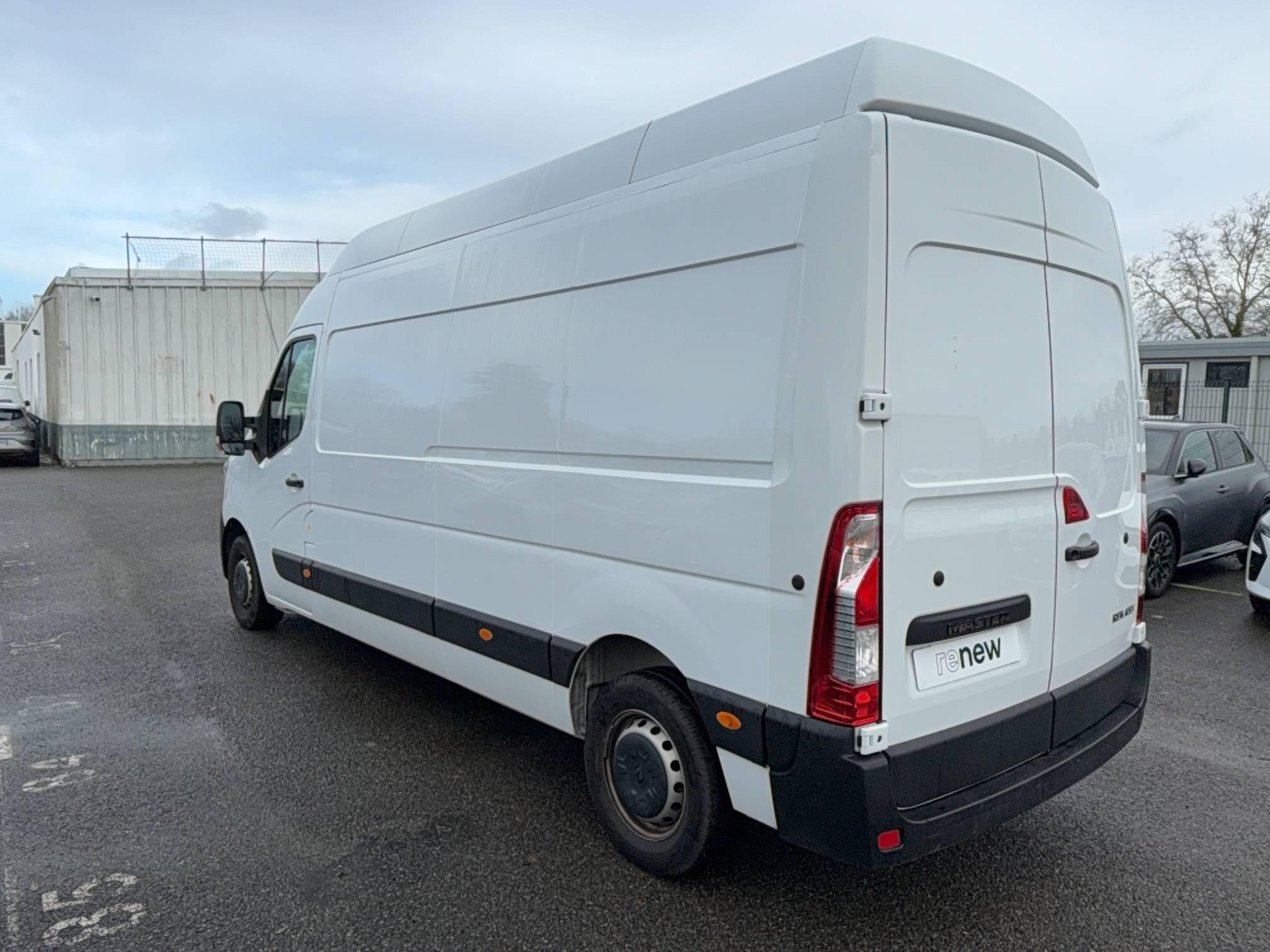 Vente en ligne Renault Master Fourgon MASTER FGN TRAC F3500 L3H3 BLUE DCI 135 au prix de 29 840 €