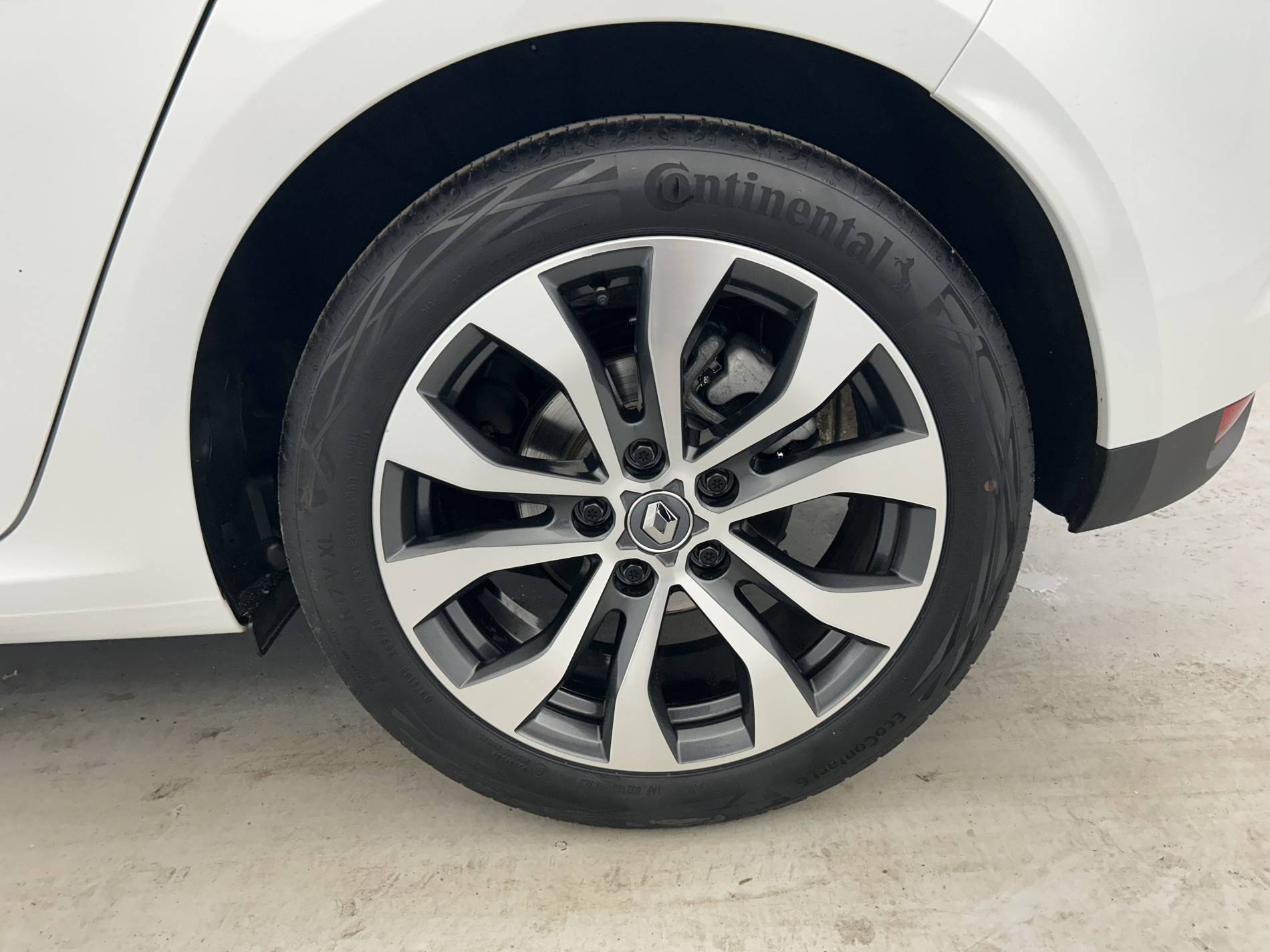 Vente en ligne Renault Megane 4  TCe 140 EDC au prix de 20 697 €