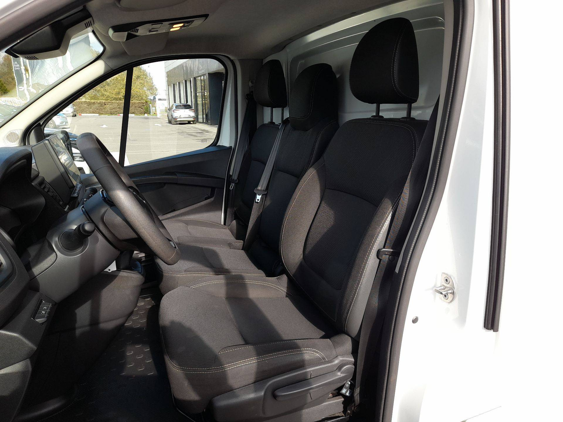 Vente en ligne Renault Trafic 3 Fourgon TRAFIC FGN L1H1 2800 KG BLUE DCI 130 au prix de 18 590 €