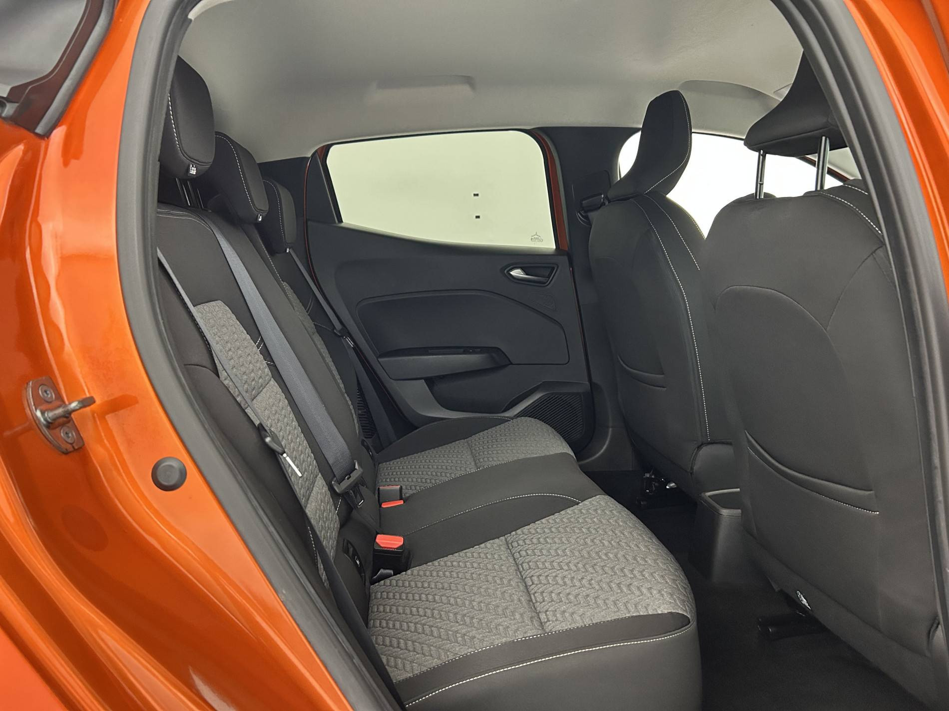 Vente en ligne Renault Clio 5 Clio E-Tech full hybrid 145 au prix de 17 390 €