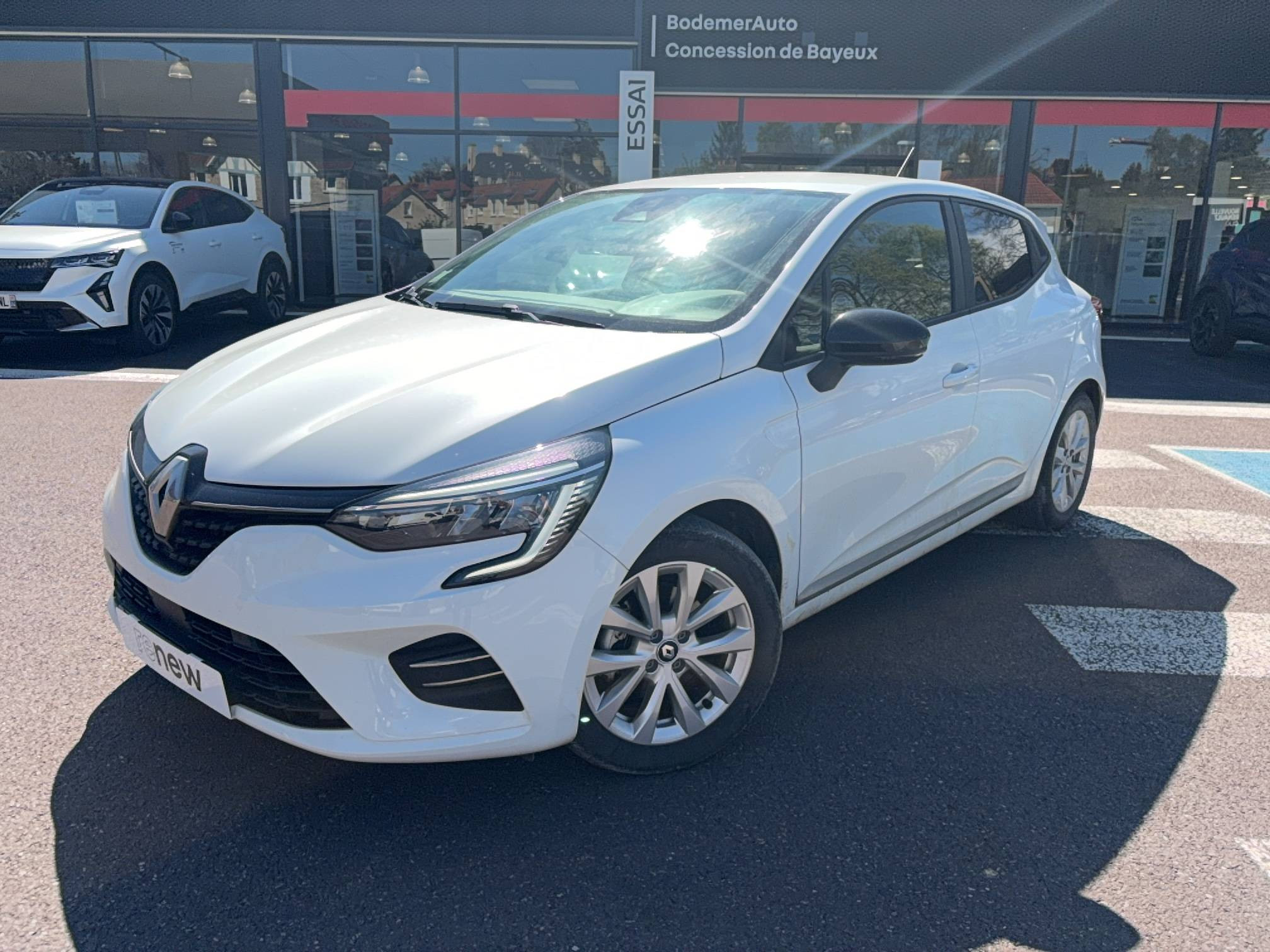 Vente en ligne Renault Clio 5 Clio E-Tech full hybrid 145 au prix de 17 590 €