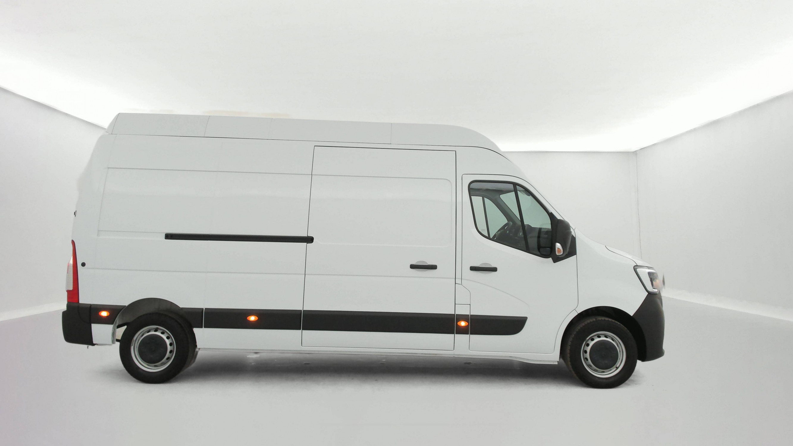 Vente en ligne Renault Master Fourgon MASTER FGN TRAC F3500 L3H3 BLUE DCI 135 au prix de 28 990 €