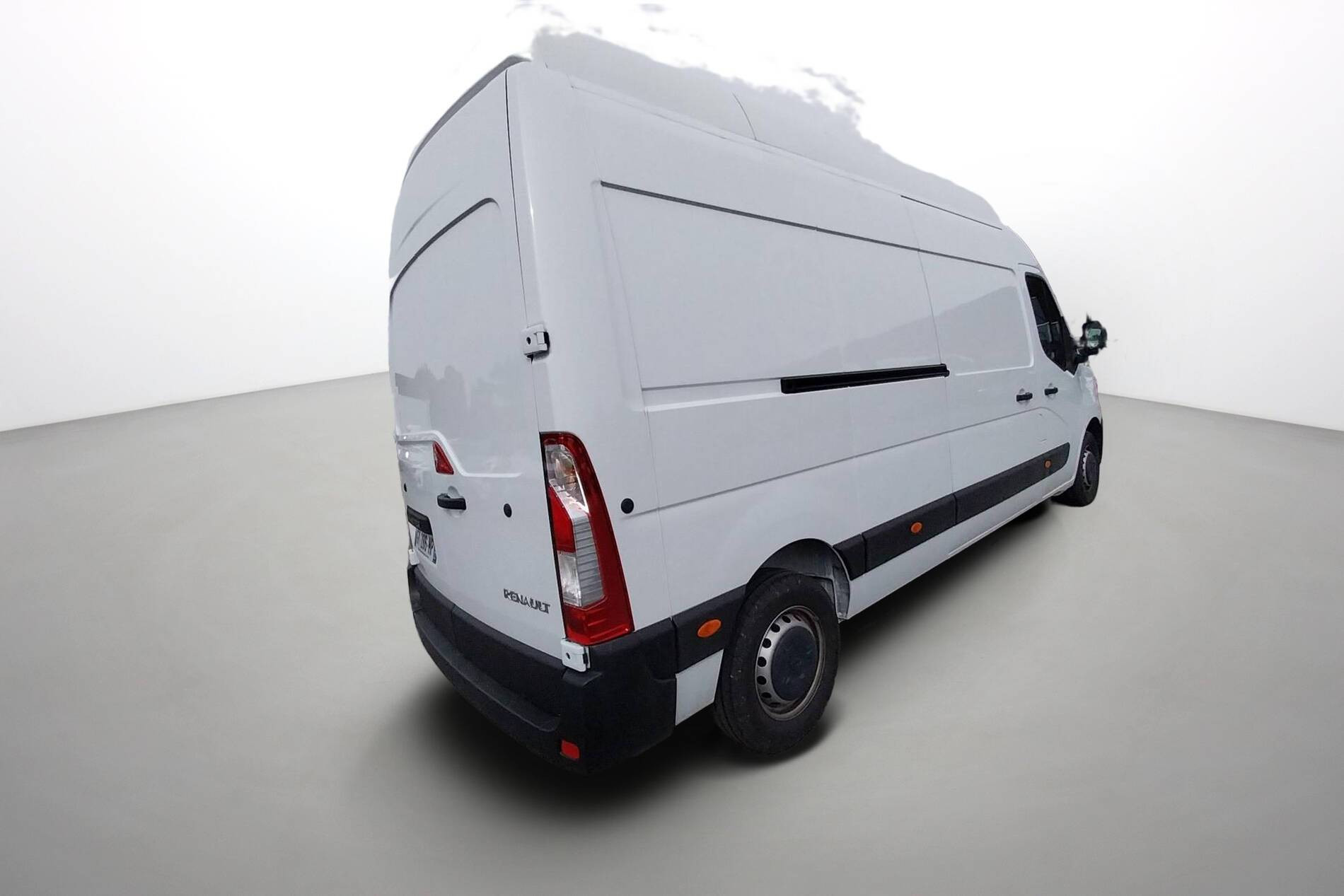 Vente en ligne Renault Master Fourgon MASTER FGN TRAC F3500 L3H3 BLUE DCI 135 au prix de 29 790 €