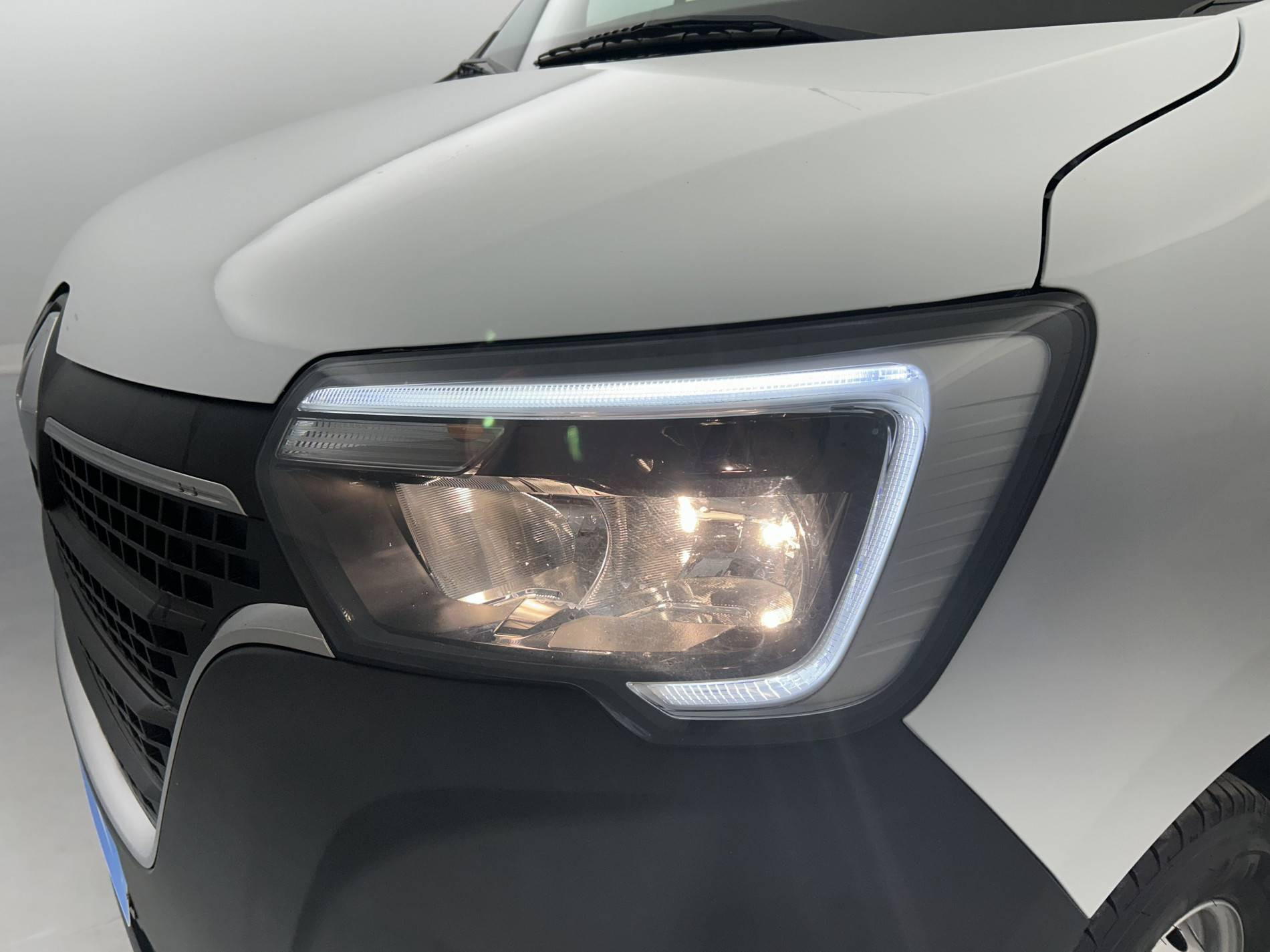 Vente en ligne Renault Master Fourgon MASTER FGN TRAC F3500 L2H2 BLUE DCI 135 au prix de 24 590 €