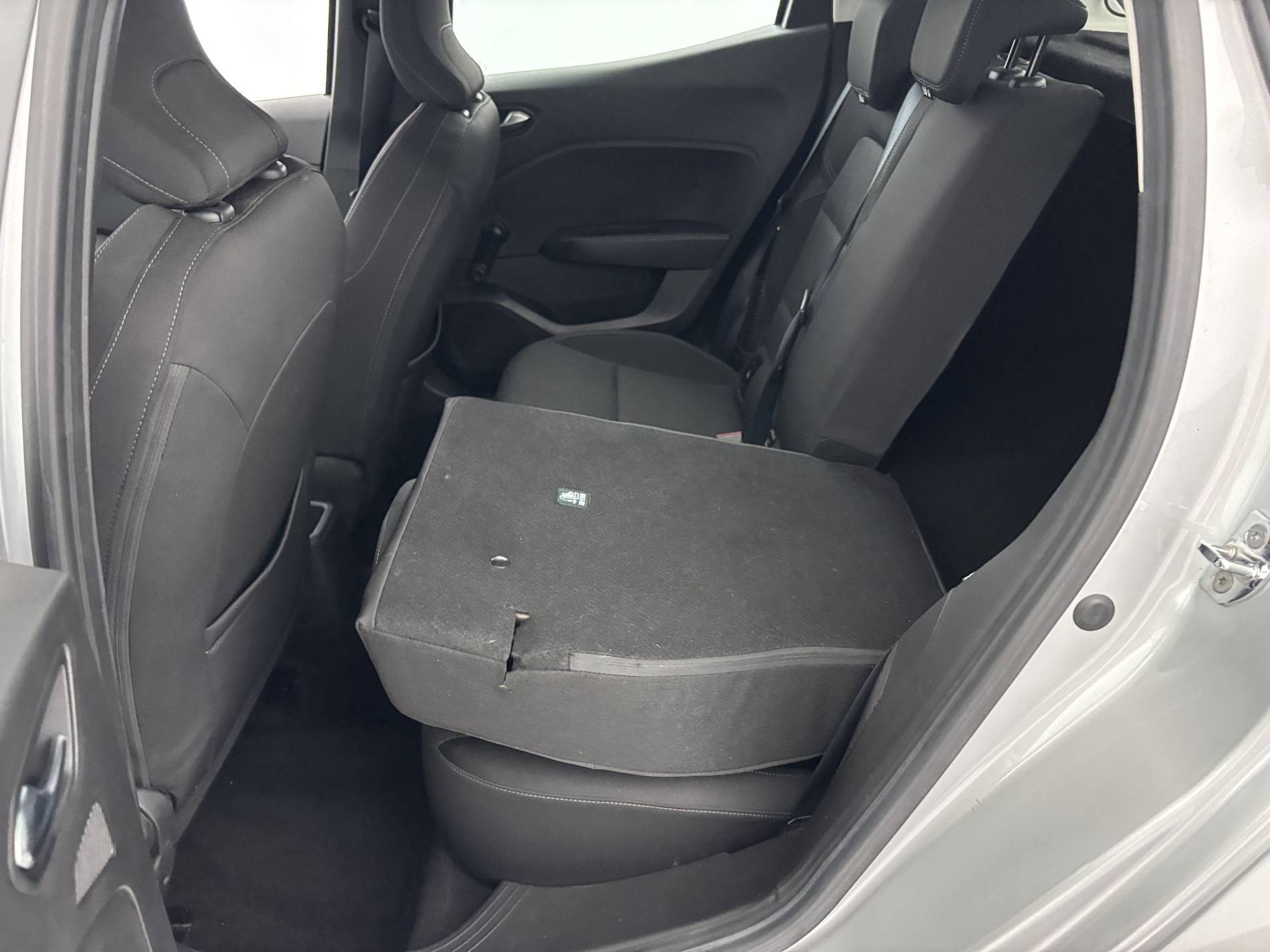 Vente en ligne Renault Clio 5 Clio E-Tech 140 - 21N au prix de 15 990 €