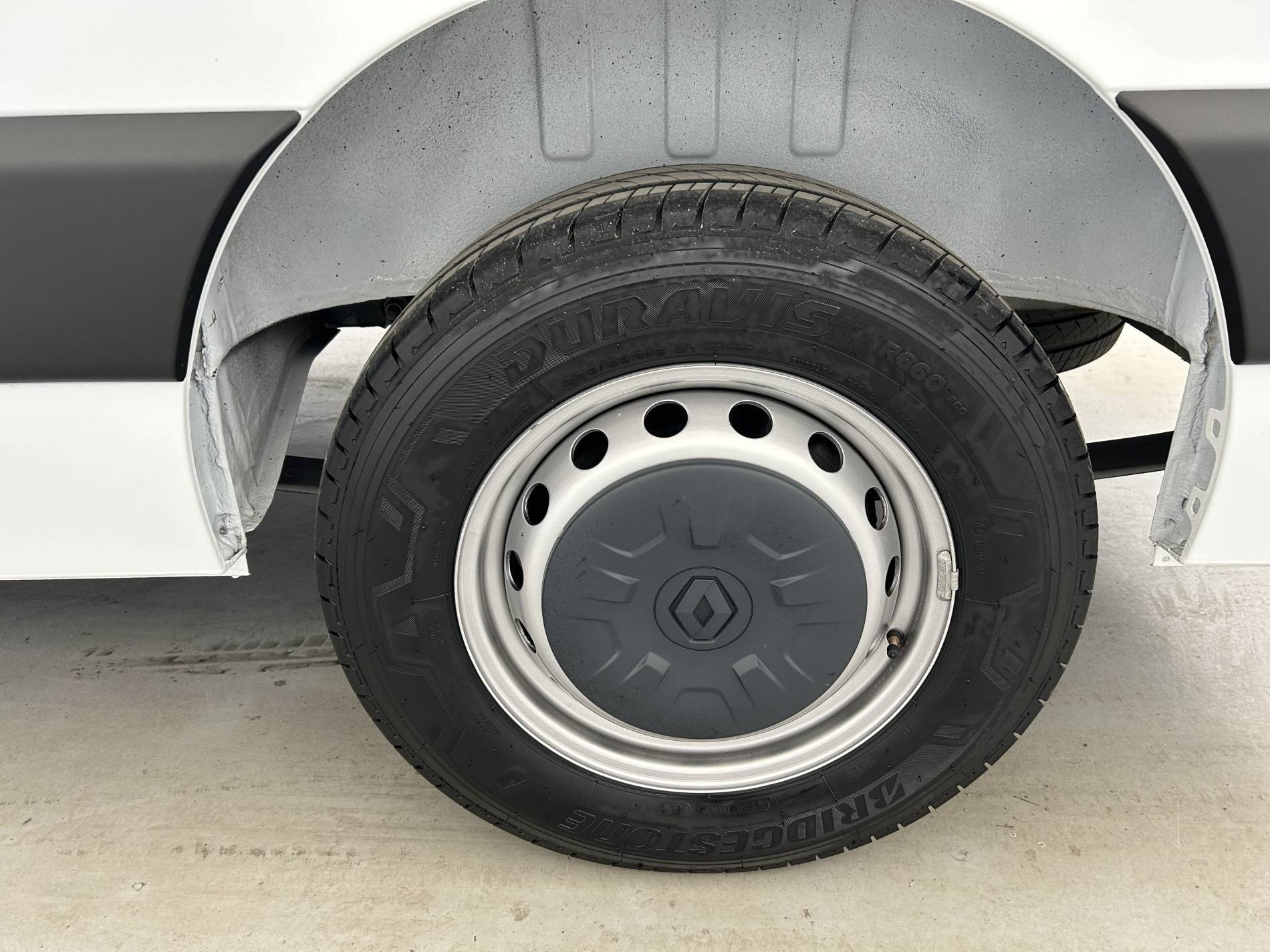 Vente en ligne Renault Master Fourgon MASTER FGN TRAC F3500 L2H2 BLUE DCI 135 au prix de 25 990 €