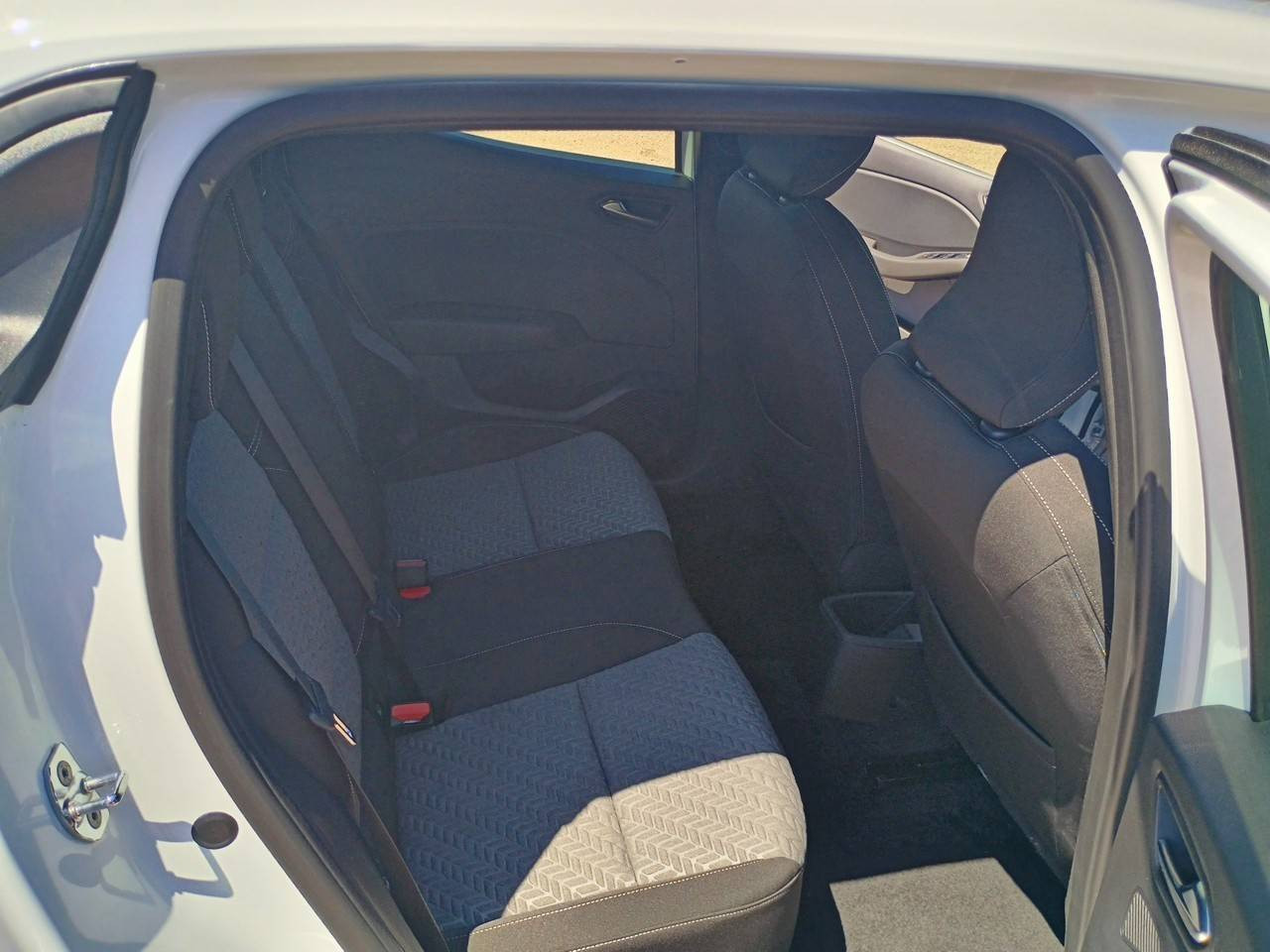 Vente en ligne Renault Clio 5 Clio E-Tech 140 - 21N au prix de 16 490 €