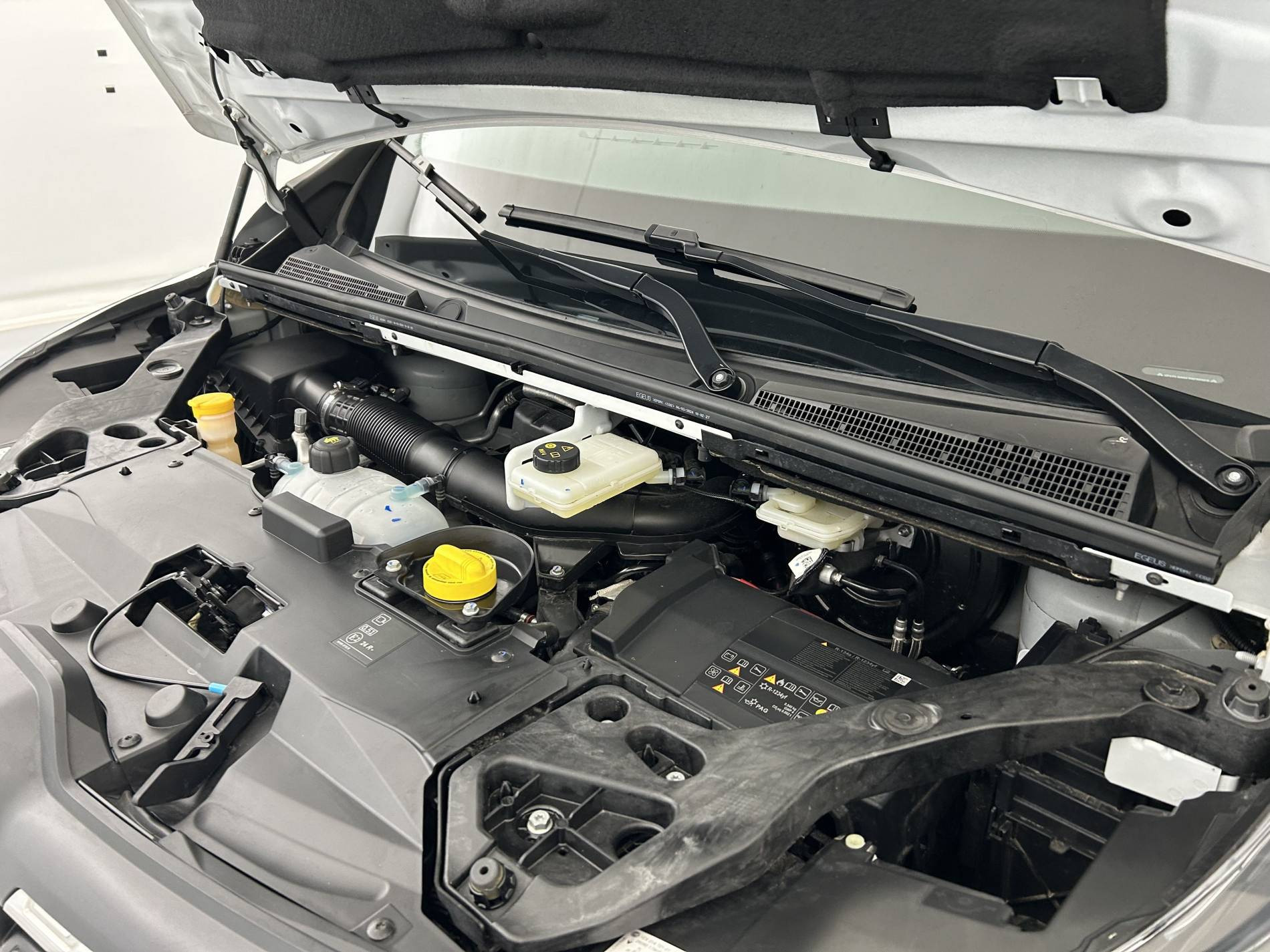 Vente en ligne Renault Trafic 3 Fourgon TRAFIC FGN L1H1 3T BLUE DCI 130 GSR2 au prix de 23 690 €