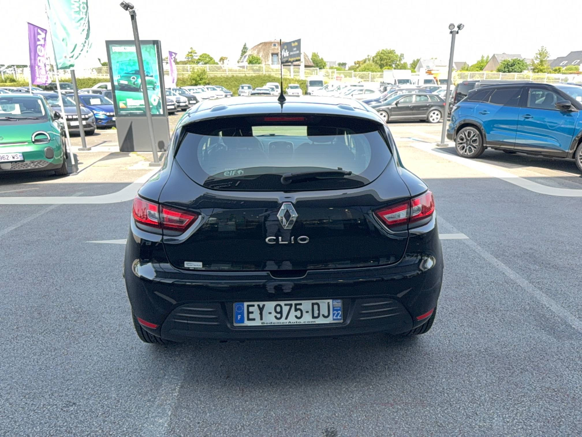 Vente en ligne Renault Clio 4 Clio 1.2 16V 75 au prix de 10 590 €