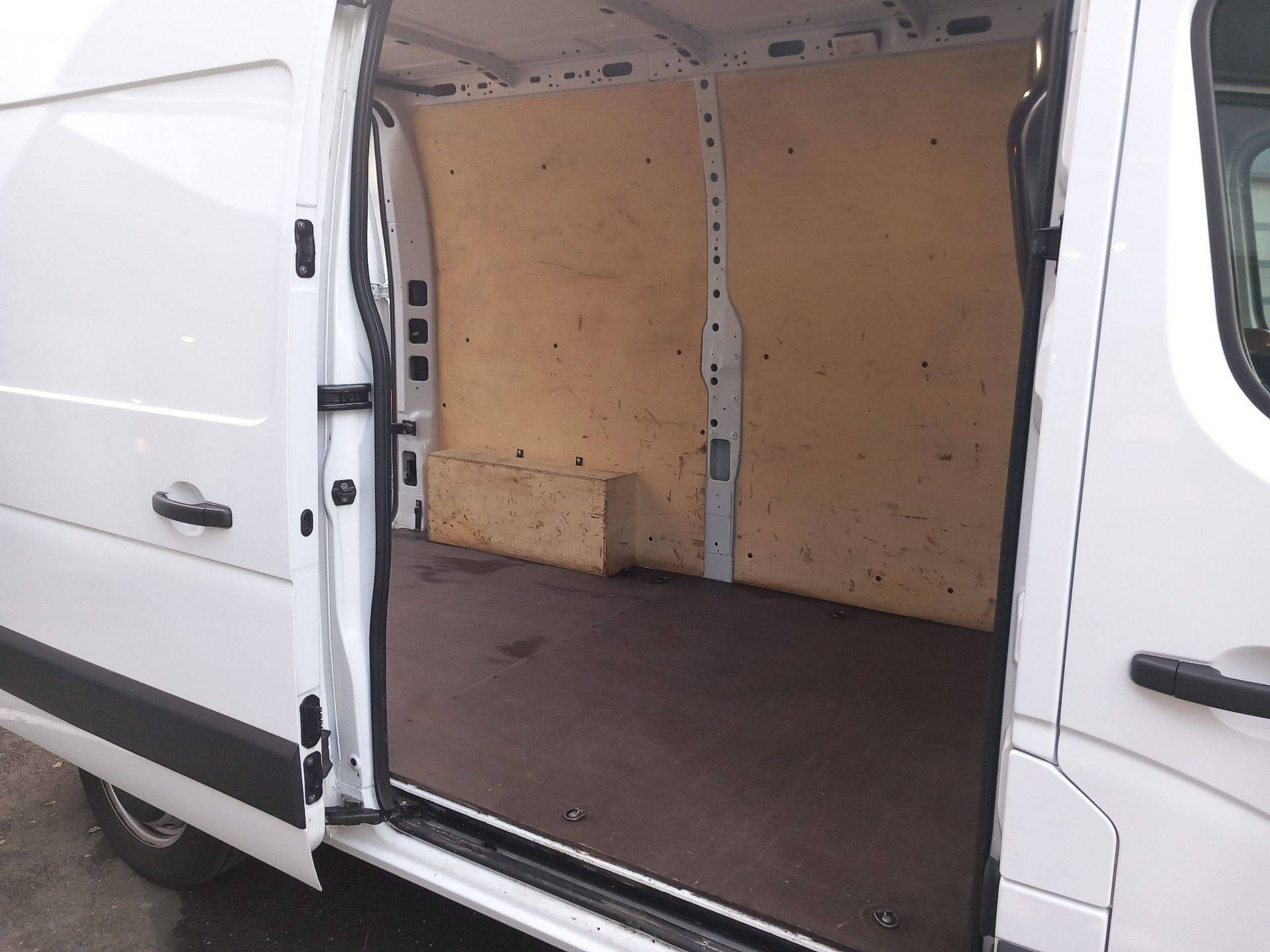 Vente en ligne Renault Master Fourgon MASTER FGN TRAC F3500 L2H2 BLUE DCI 135 au prix de 26 490 €
