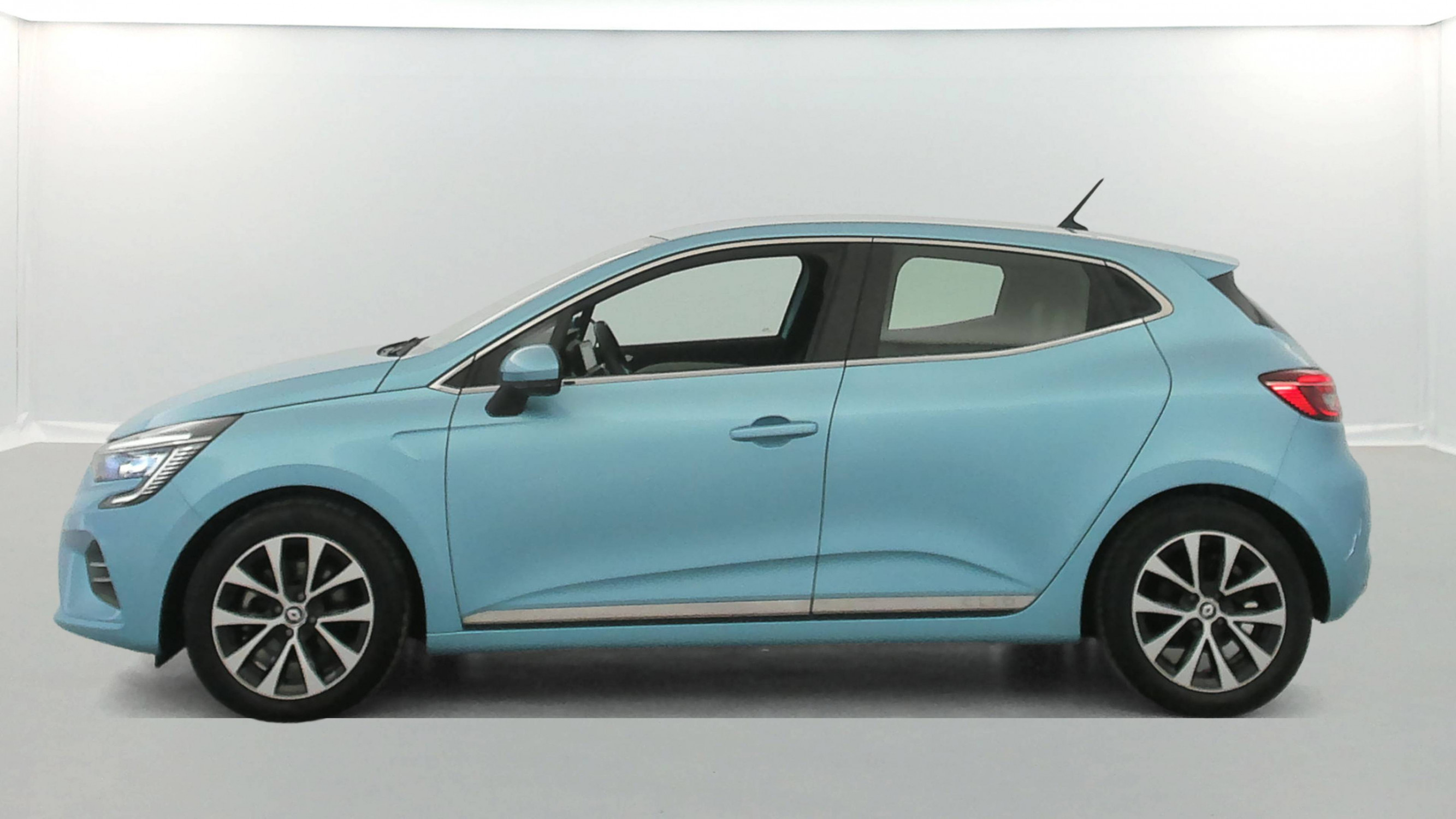 Vente en ligne Renault Clio 5 Clio E-Tech 140 - 21N au prix de 18 499 €