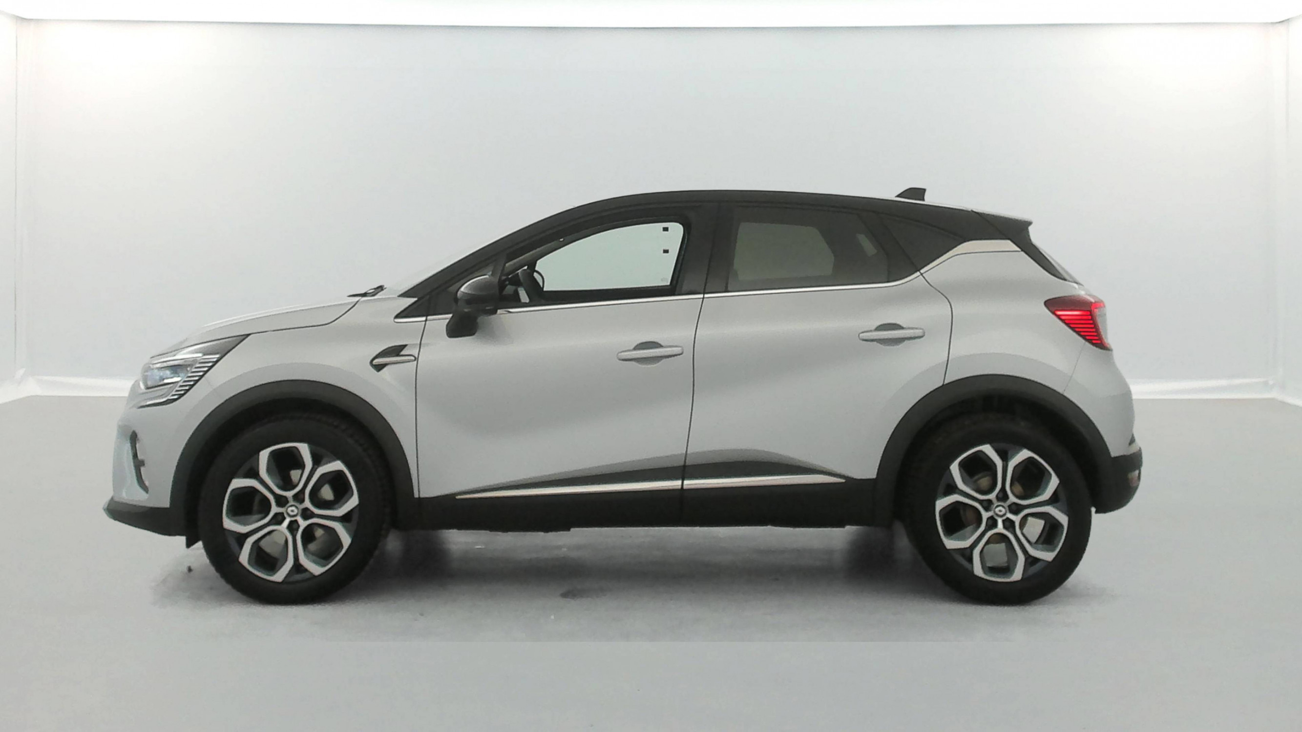 Vente en ligne Renault Captur  mild hybrid 160 EDC au prix de 20 990 €