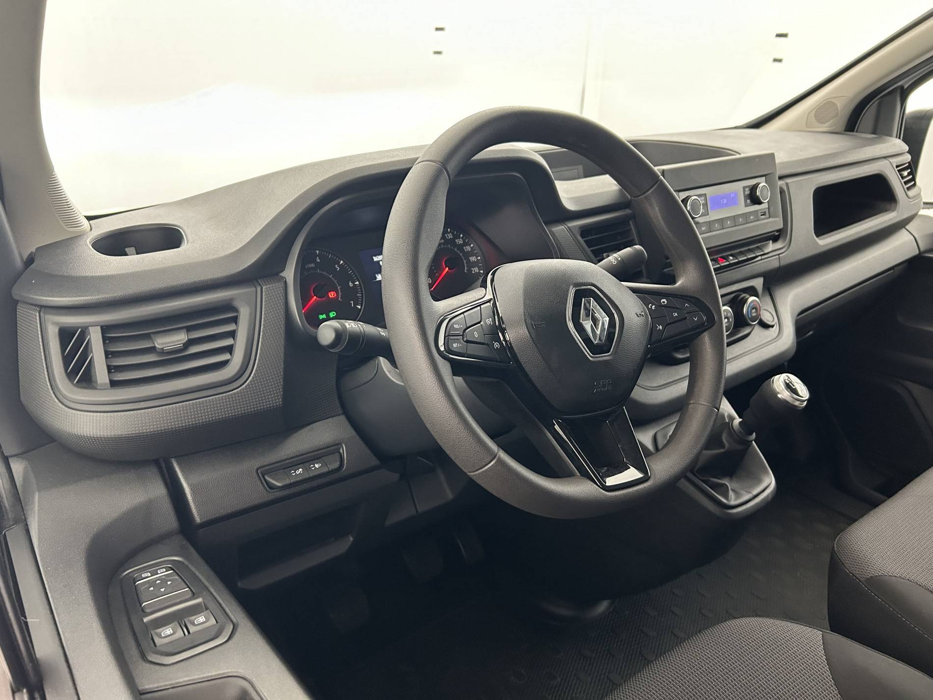 Vente en ligne Renault Trafic 3 Fourgon TRAFIC FGN L1H1 3000 KG BLUE DCI 130 au prix de 23 690 €