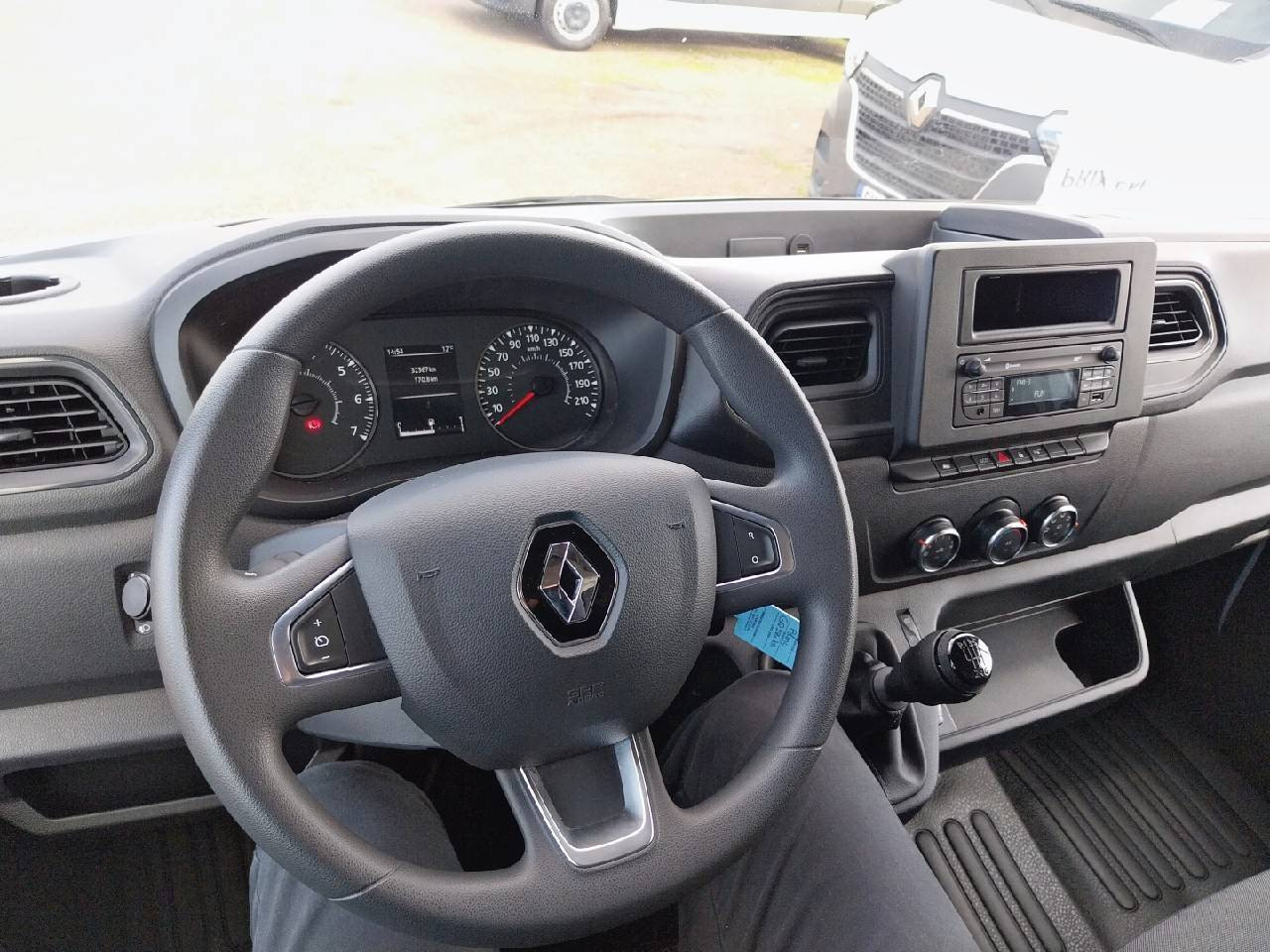 Vente en ligne Renault Master Fourgon MASTER FGN TRAC F3500 L2H2 BLUE DCI 135 au prix de 23 990 €