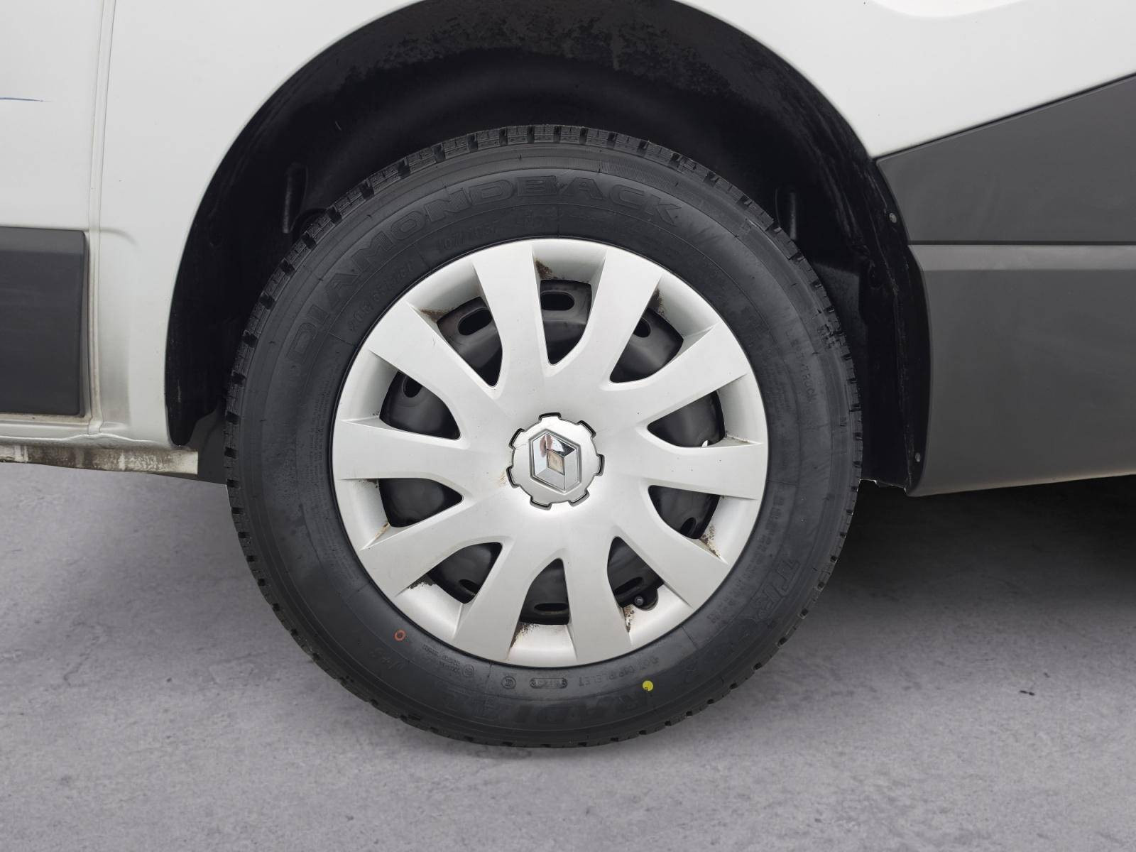 Vente en ligne Renault Trafic 3 Fourgon TRAFIC FGN L1H1 1000 KG DCI 120 au prix de 17 990 €