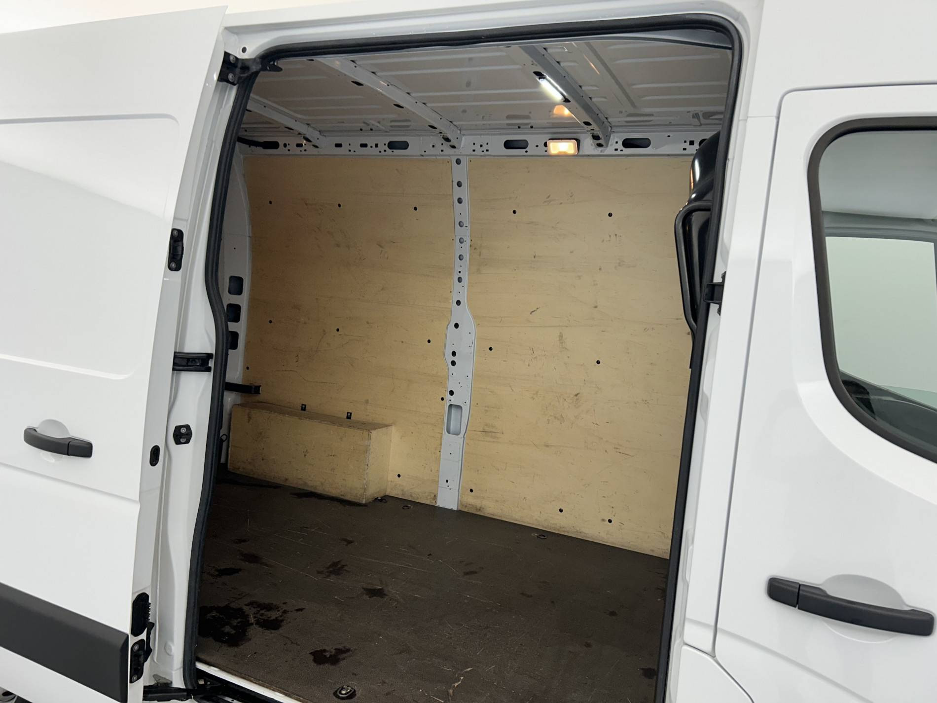 Vente en ligne Renault Master Fourgon MASTER FGN TRAC F3500 L2H2 BLUE DCI 135 au prix de 22 490 €
