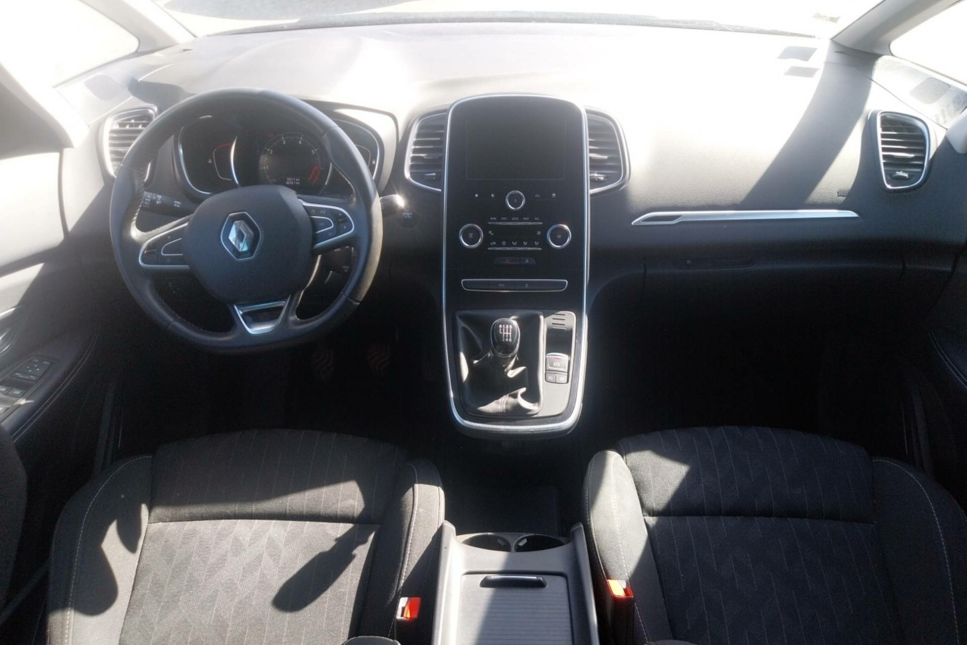 Vente en ligne Renault Scenic 4 Scenic TCe 115 FAP au prix de 13 790 €
