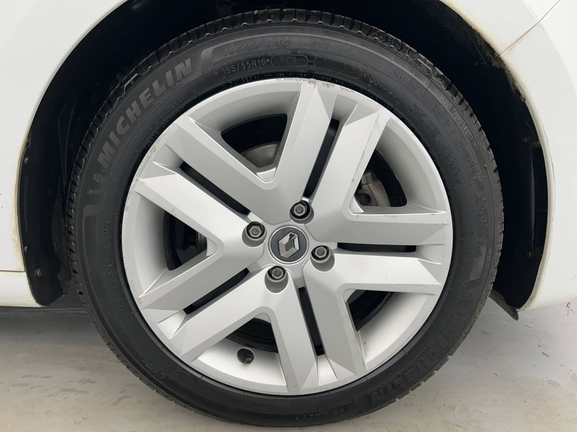 Vente en ligne Renault Clio 5 Clio E-Tech 140 - 21N au prix de 14 990 €