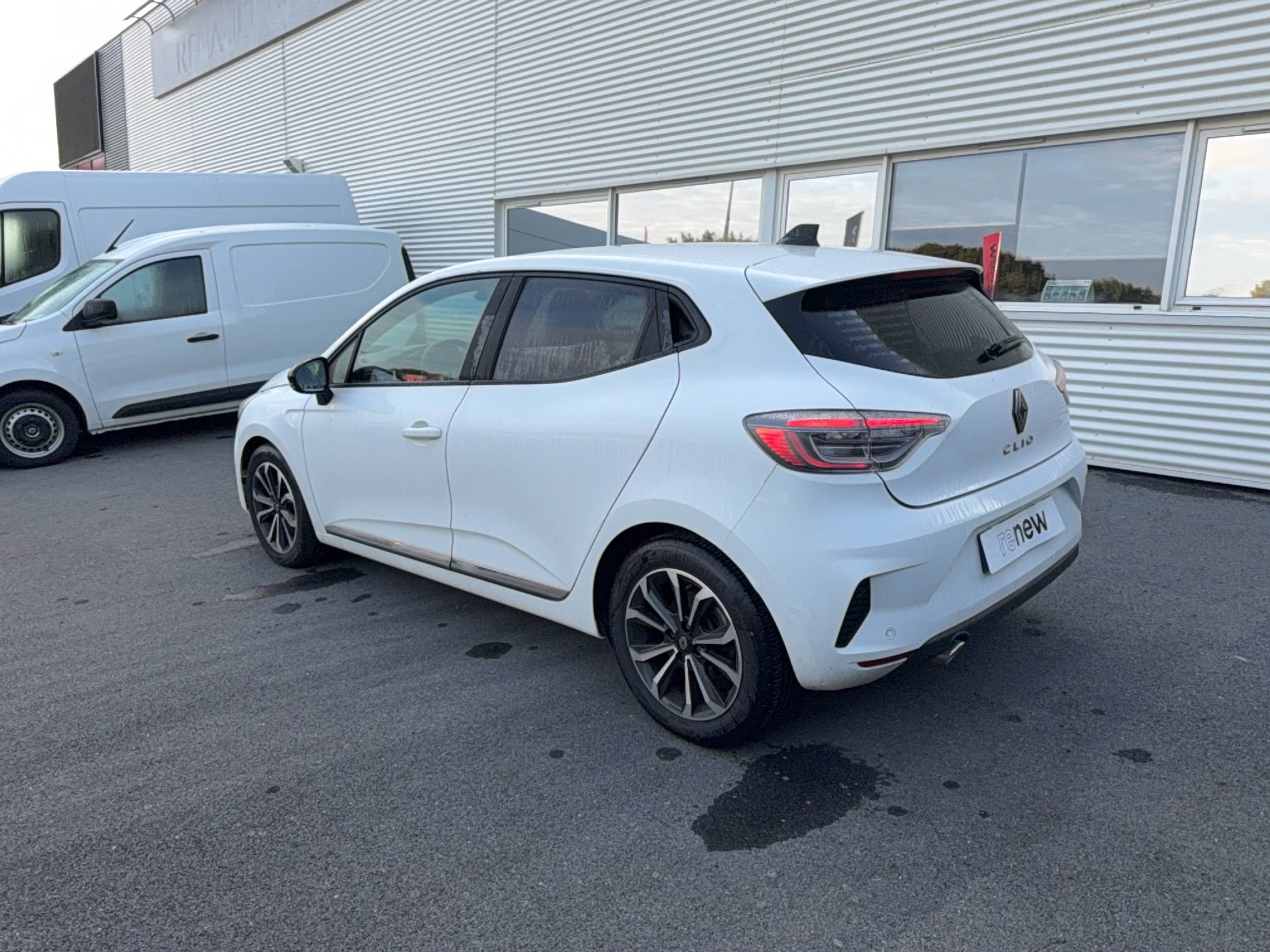 Vente en ligne Renault Clio 5 Clio TCe 90 au prix de 15 990 €