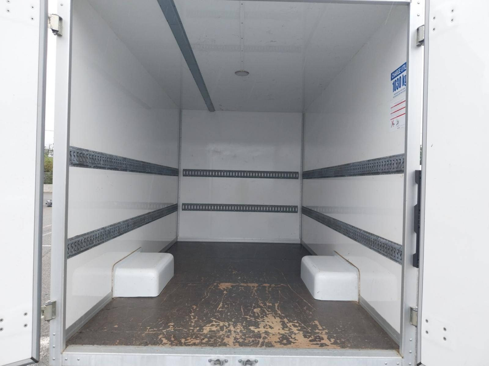 Vente en ligne Renault Master 3 Châssis Cabine MASTER TRAC F3500 BLUE DCI 145 EURO VI GRAND VOLUME 20M au prix de 28 900 €