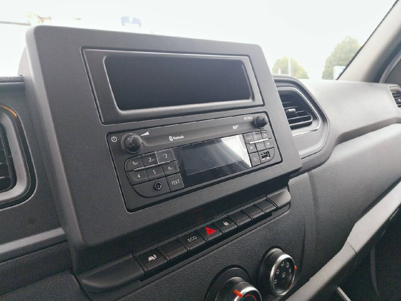 Vente en ligne Renault Master Fourgon MASTER FGN TRAC F3300 L2H2 BLUE DCI 135 au prix de 24 490 €