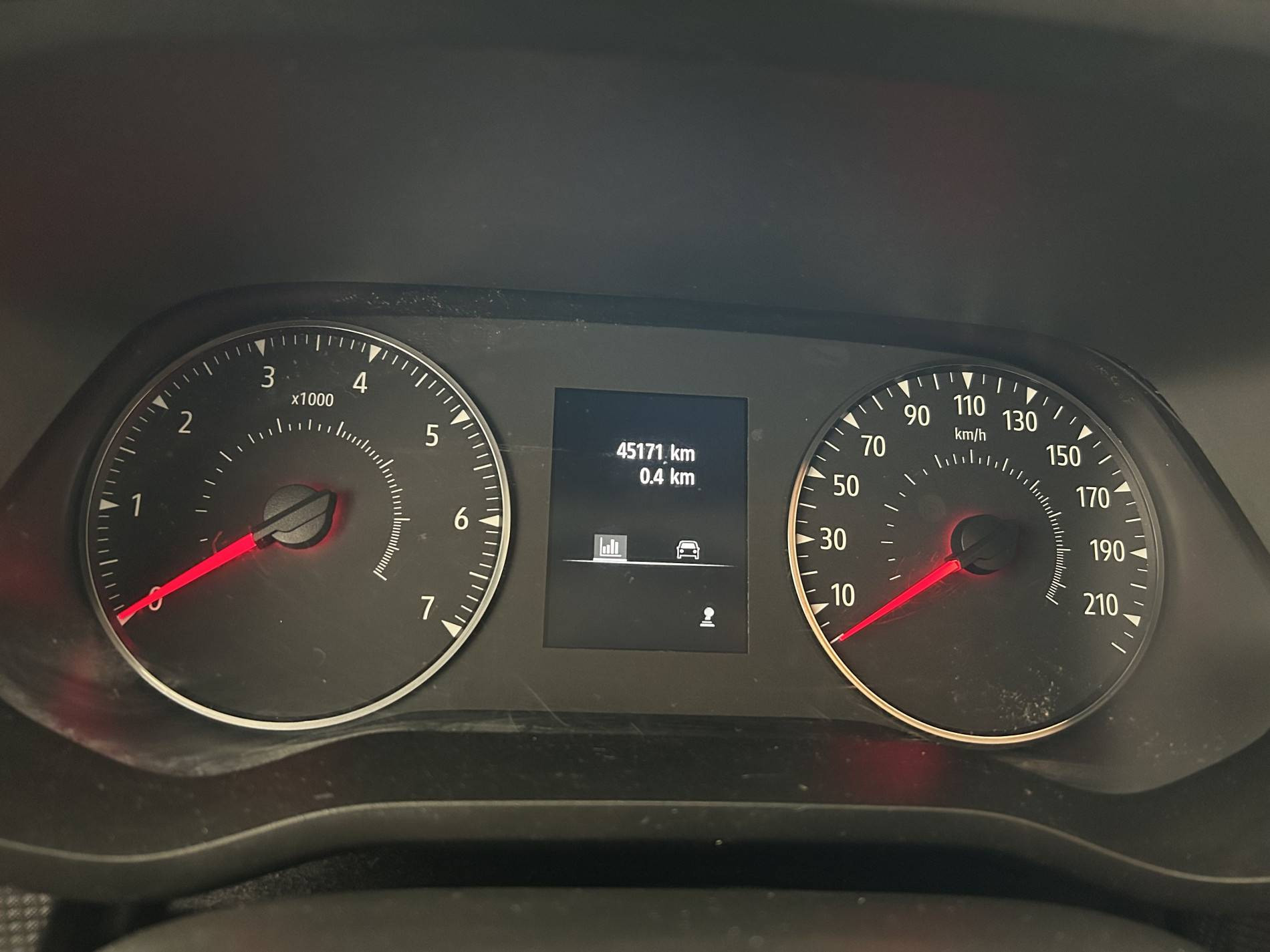 Vente en ligne Renault Trafic 3 Fourgon TRAFIC PC L2H1 3T BLUE DCI 150 au prix de 23 490 €