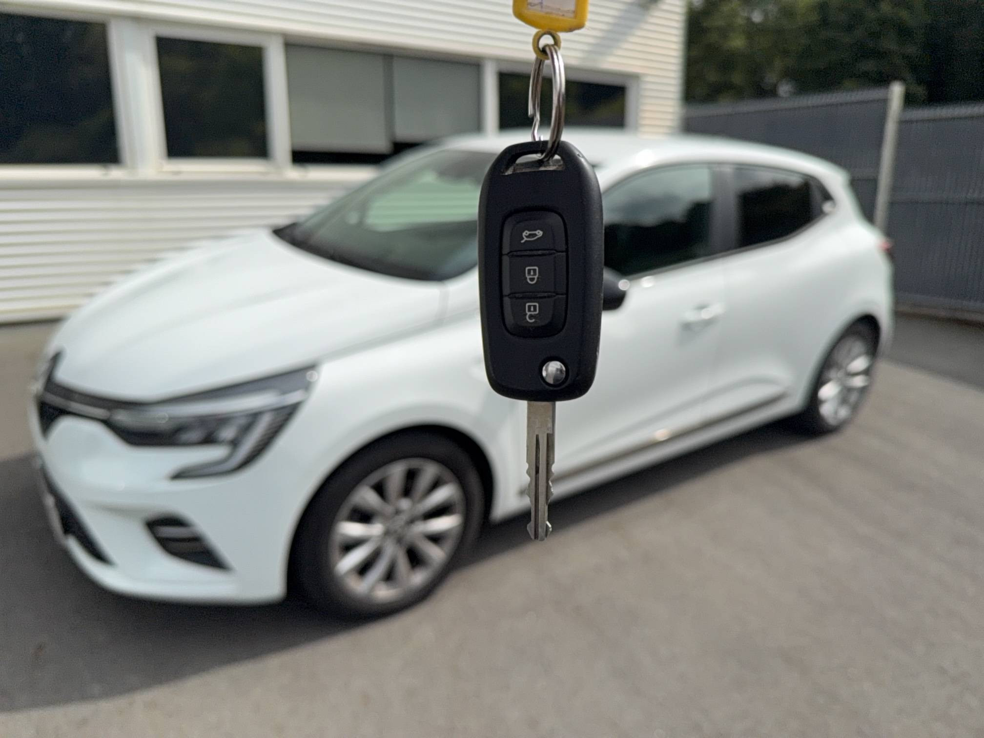 Vente en ligne Renault Clio 5 Clio Blue dCi 100 au prix de 15 990 €