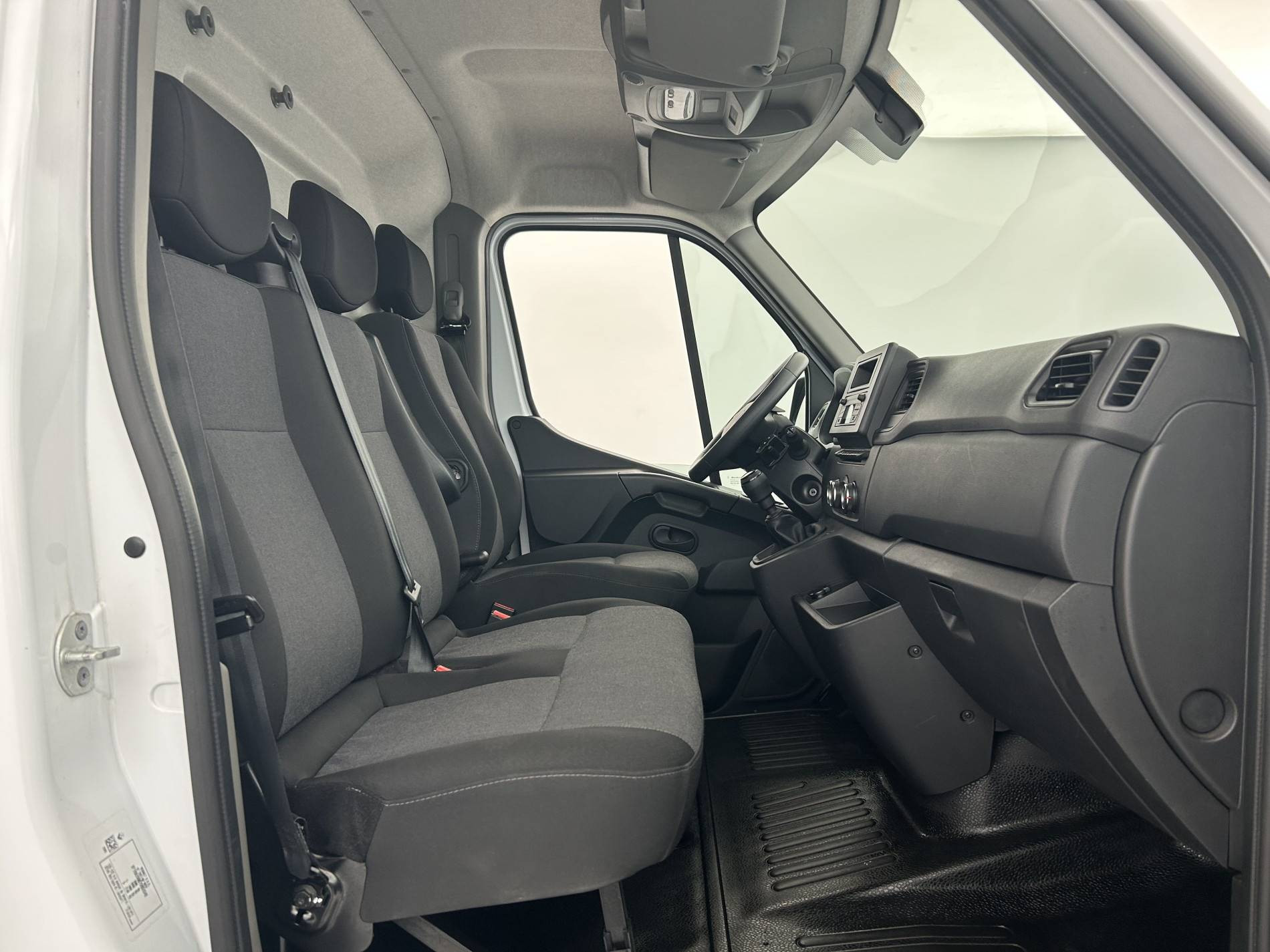 Vente en ligne Renault Master Fourgon MASTER FGN TRAC F3500 L2H2 BLUE DCI 135 au prix de 22 990 €