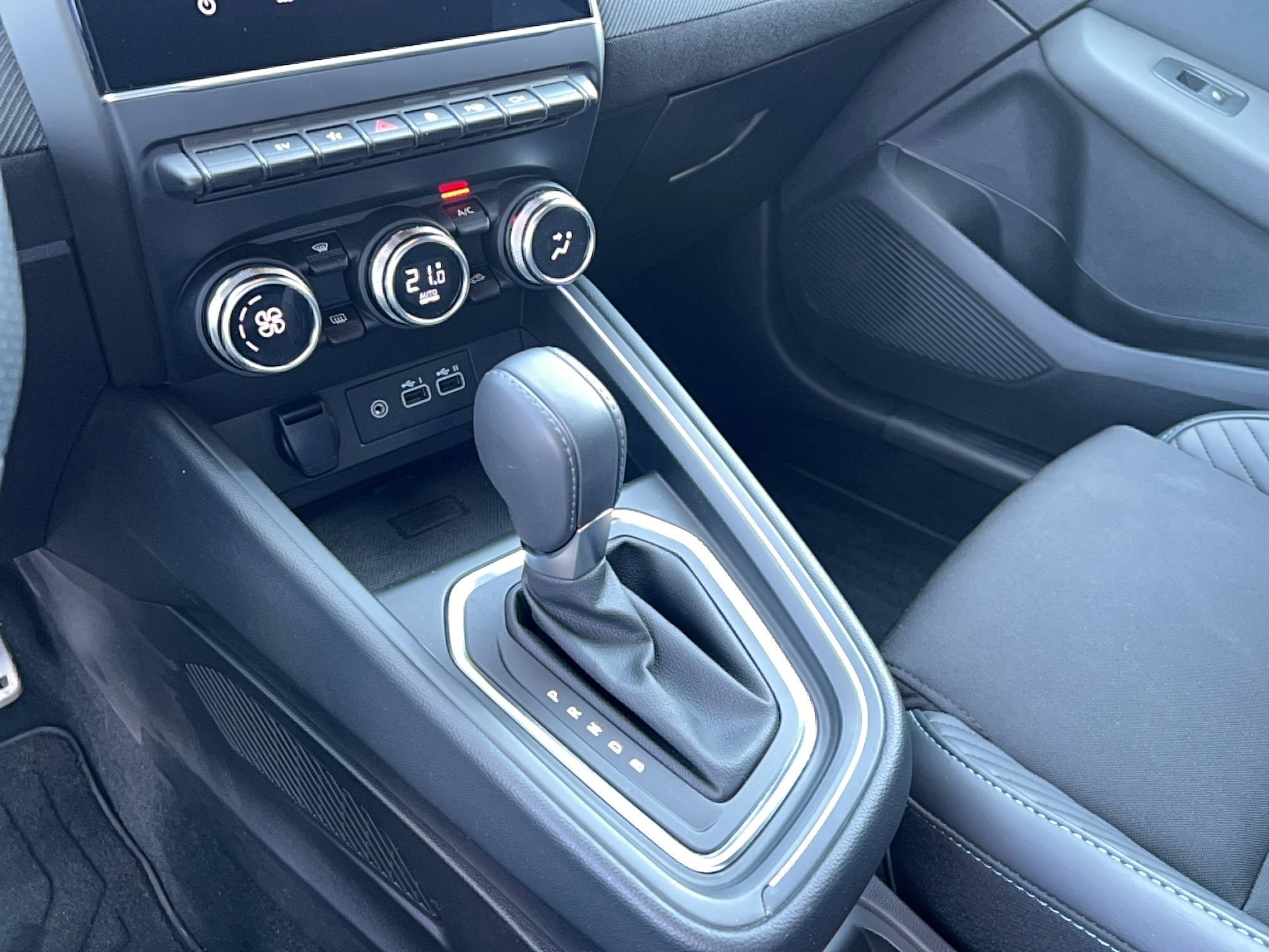 Vente en ligne Renault Clio 5 Clio E-Tech full hybrid 145 au prix de 20 990 €