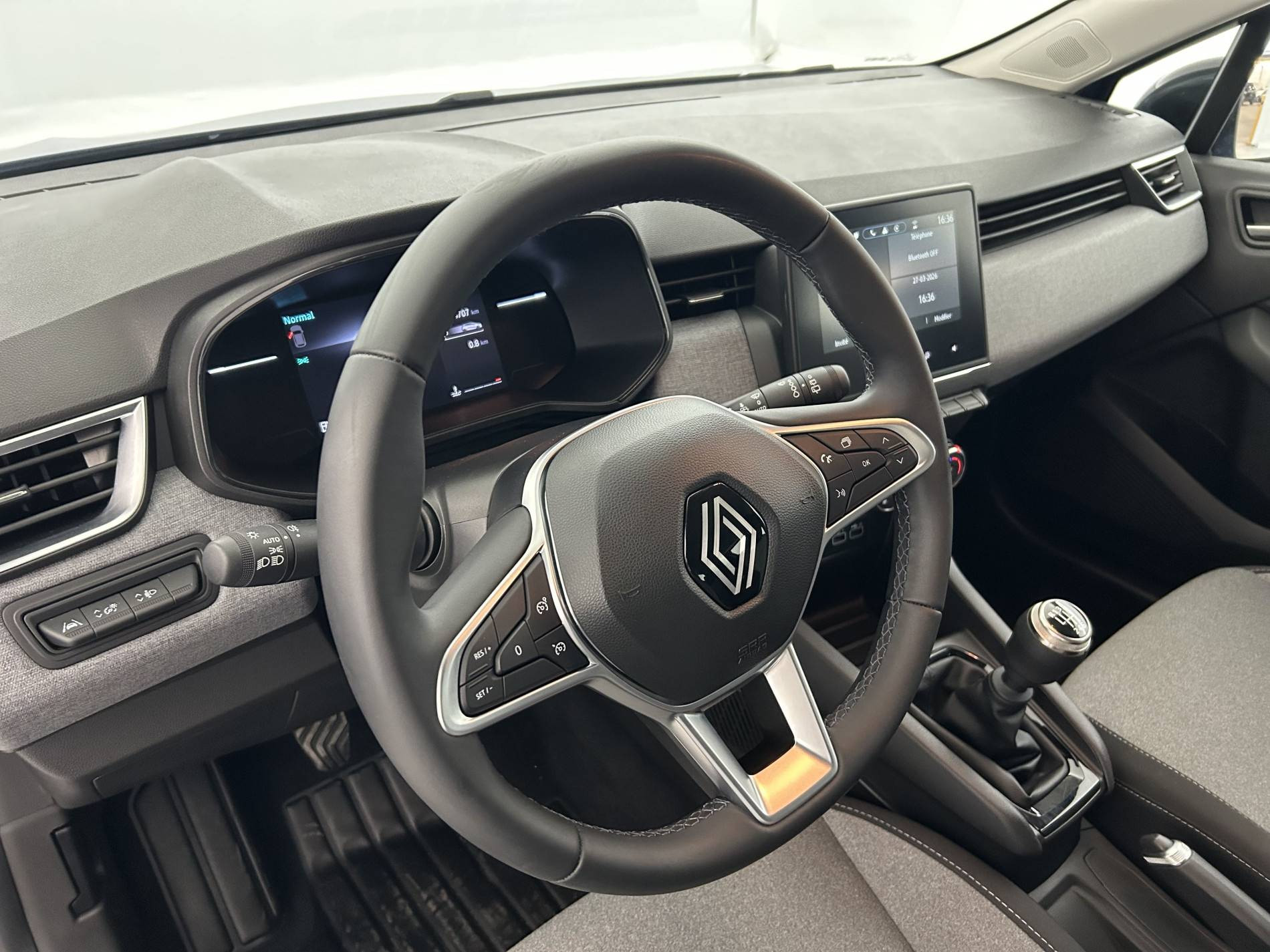 Vente en ligne Renault Clio 5 Clio TCe 90 au prix de 15 990 €
