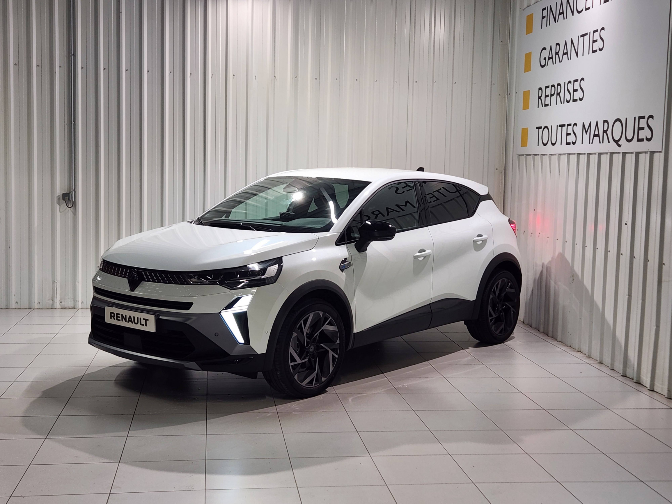 Renault Captur  E-Tech full hybrid 145 ch occasion de 2025 en vente à Morlaix