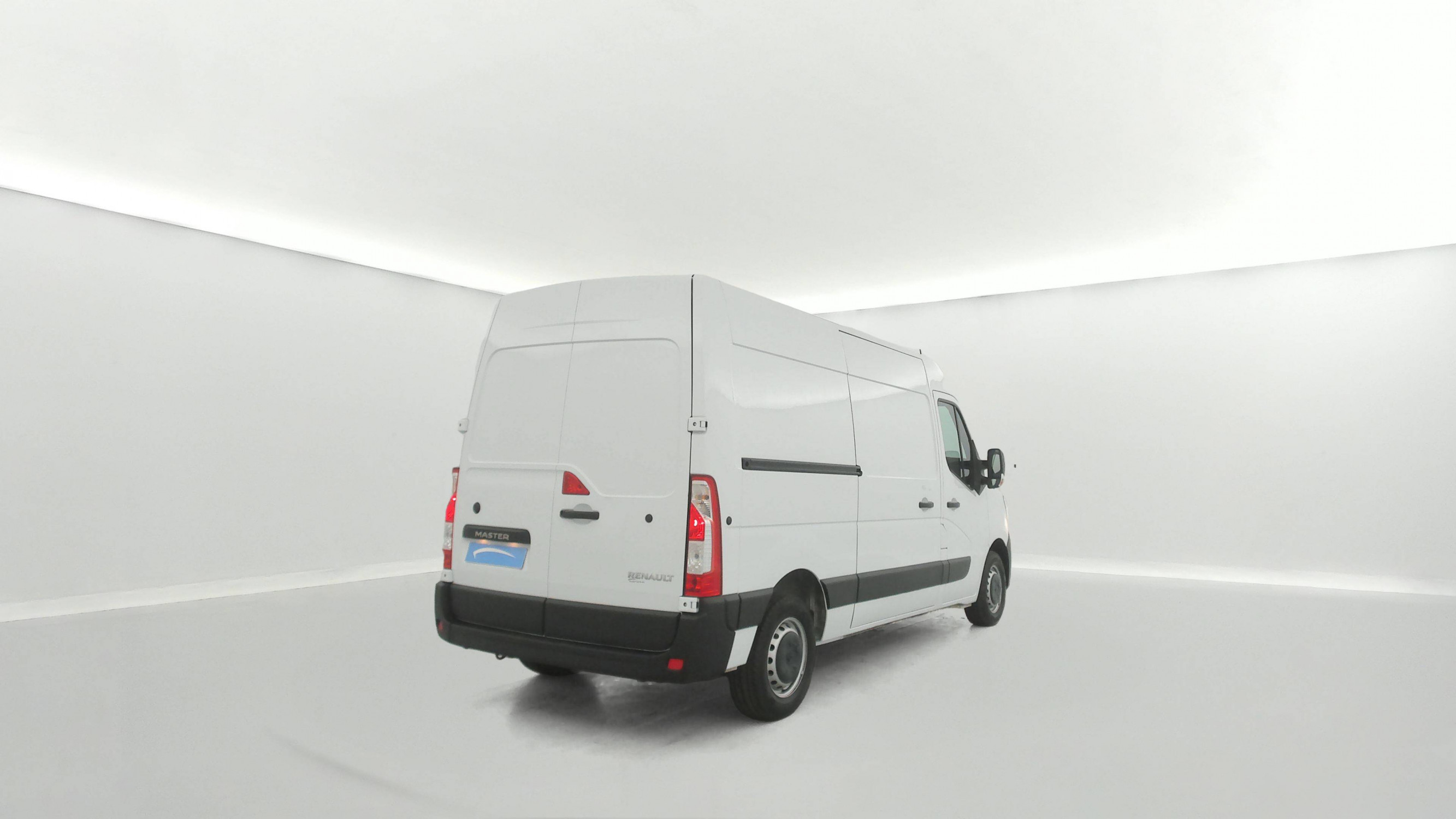 Vente en ligne Renault Master Fourgon MASTER FGN TRAC F3500 L3H3 BLUE DCI 135 au prix de 28 790 €