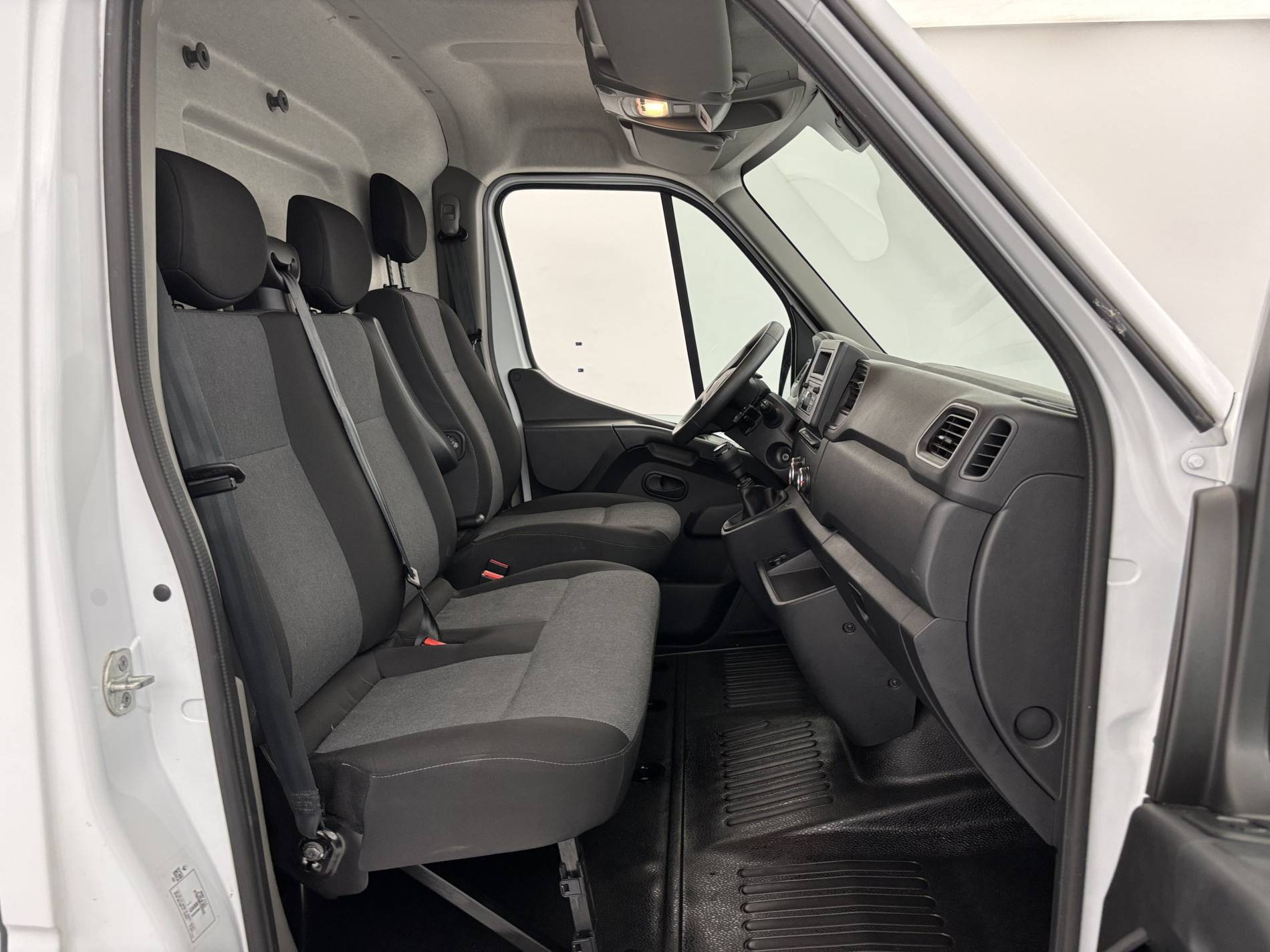 Vente en ligne Renault Master Fourgon MASTER FGN TRAC F3500 L2H2 BLUE DCI 135 au prix de 22 990 €