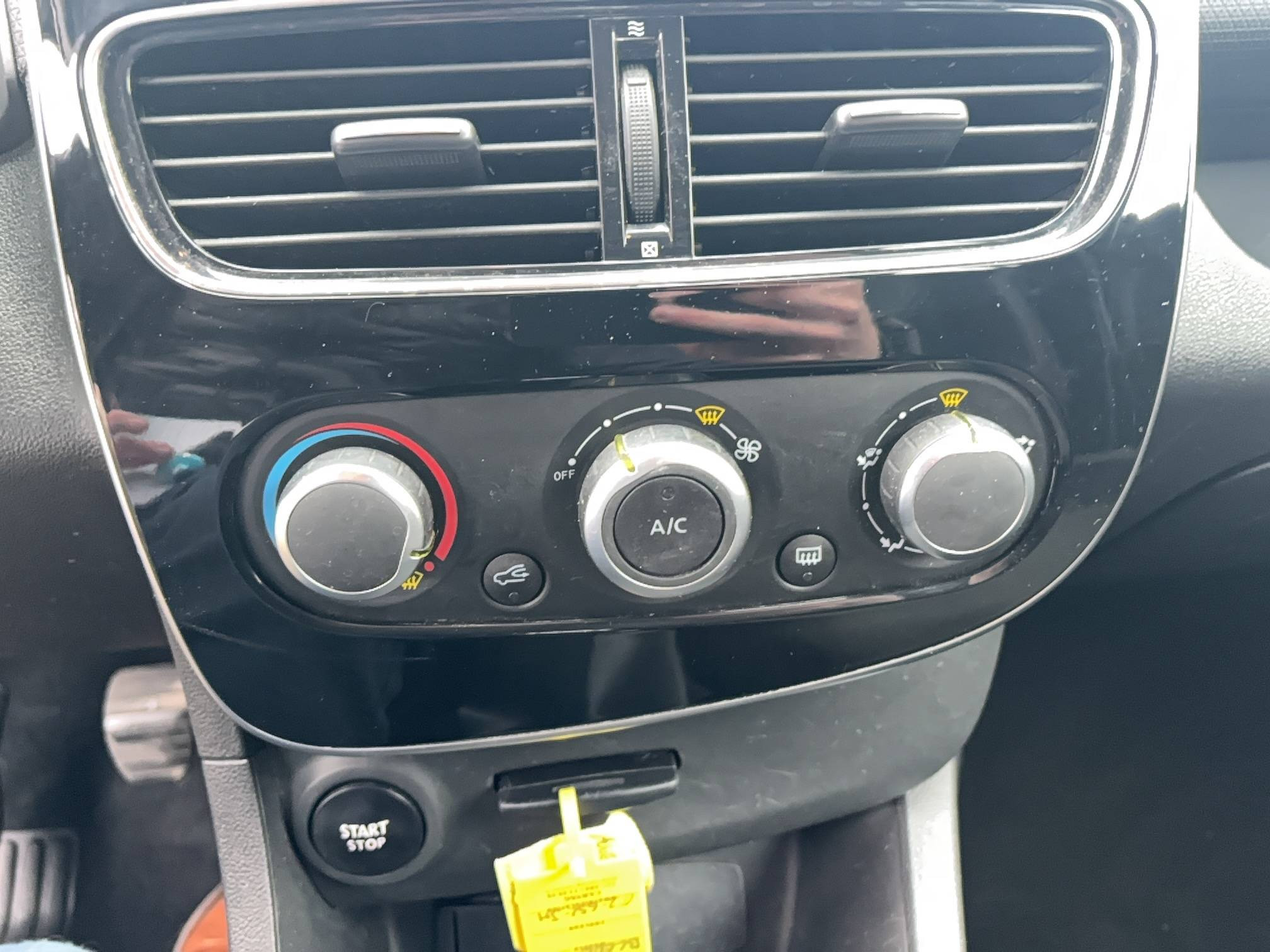 Vente en ligne Renault Clio 4 Clio TCe 90 E6C au prix de 9 490 €