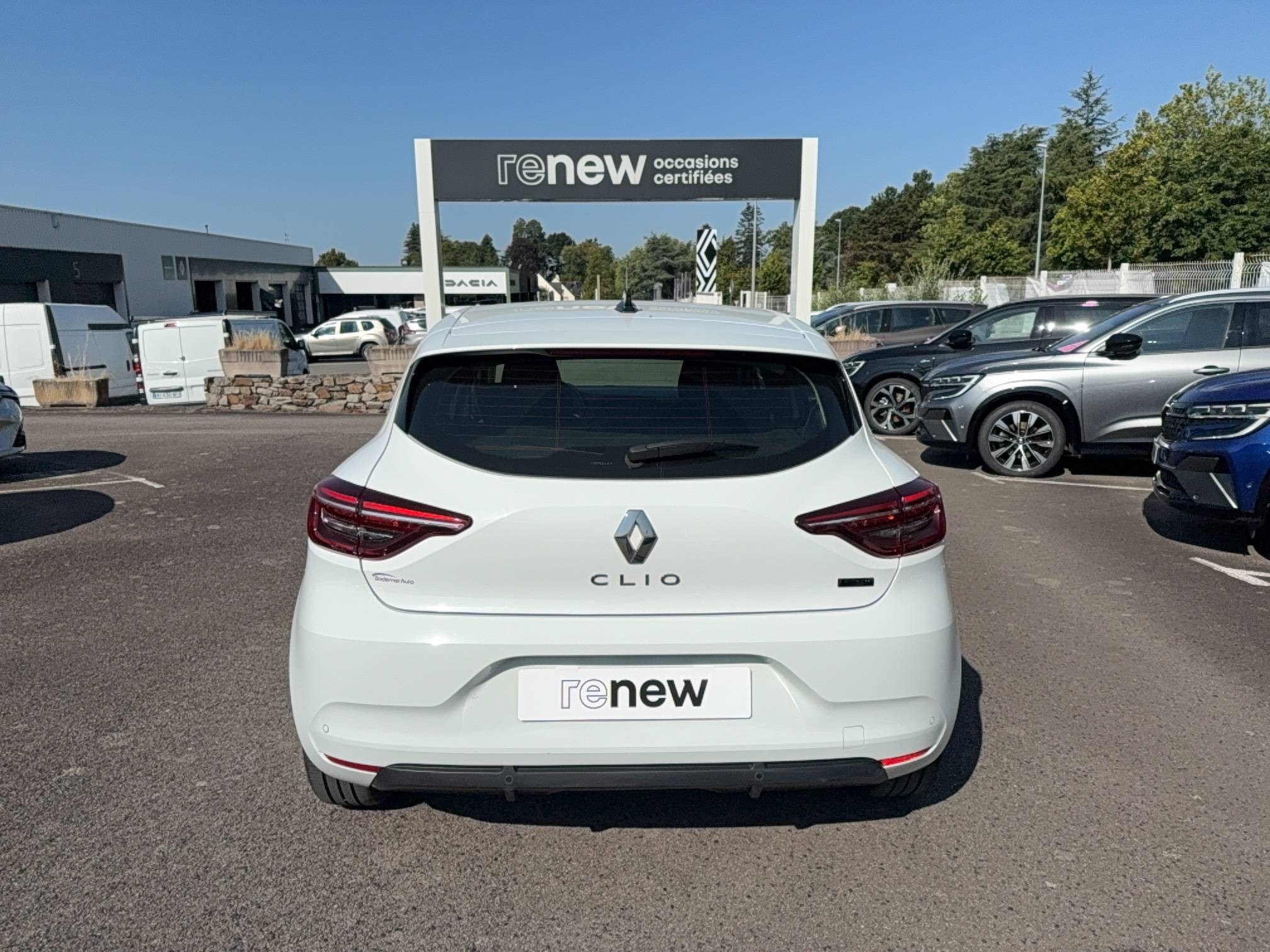 Vente en ligne Renault Clio 5 Clio E-Tech full hybrid 145 au prix de 16 690 €